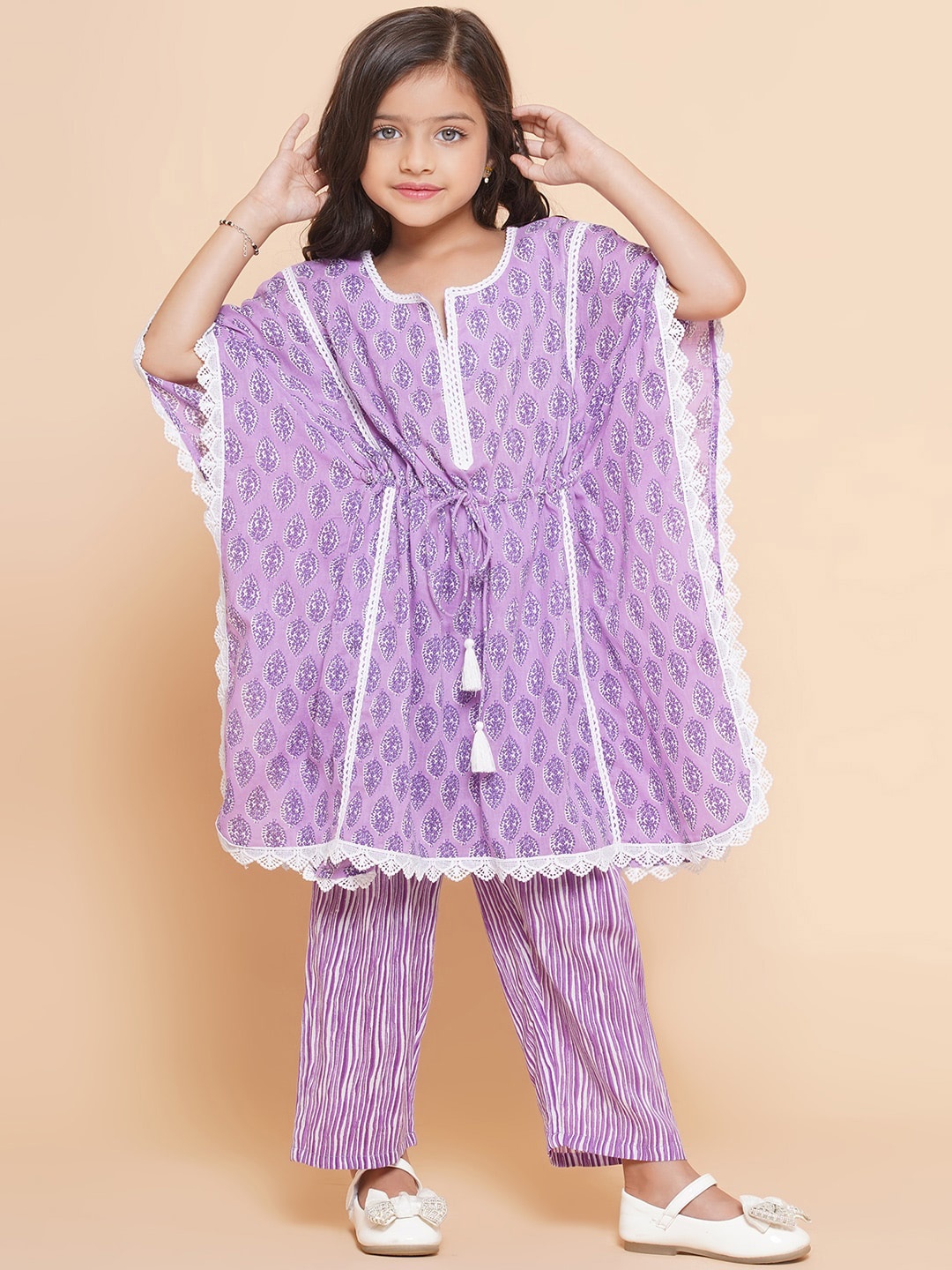 Bitiya by Bhama Girls Floral Printed Regular Pure Cotton Kurta with Trousers, Purple
Bitiya by Bhama Girls Floral Printed Regular Pure Cotton Kurta with Trousers, Purple
