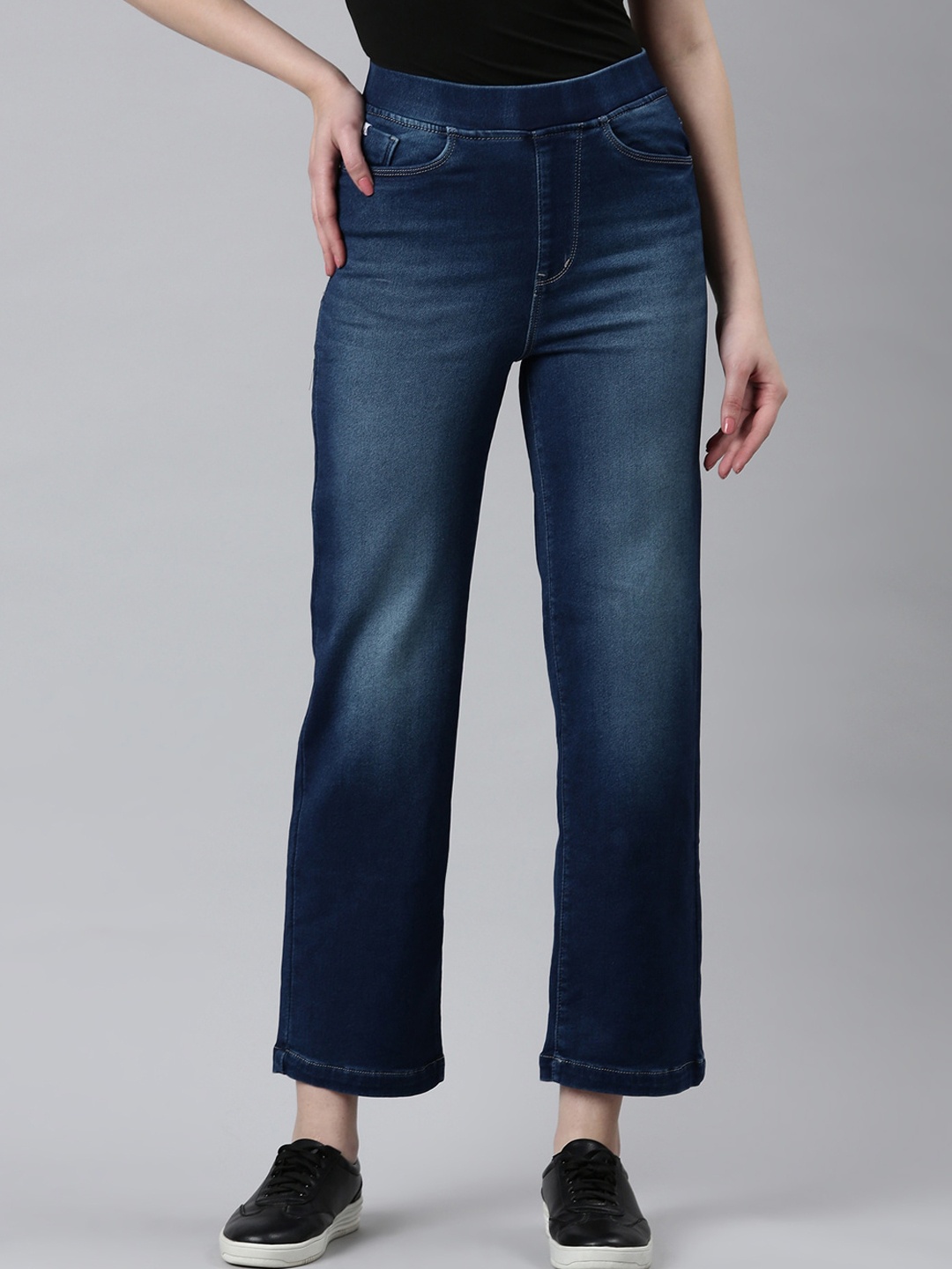SHOWOFF Women Mid Rise Jean Straight Fit Clean Look Light Fade Stretchable Jeans, Blue
SHOWOFF Women Mid Rise Jean Straight Fit Clean Look Light Fade Stretchable Jeans, Blue