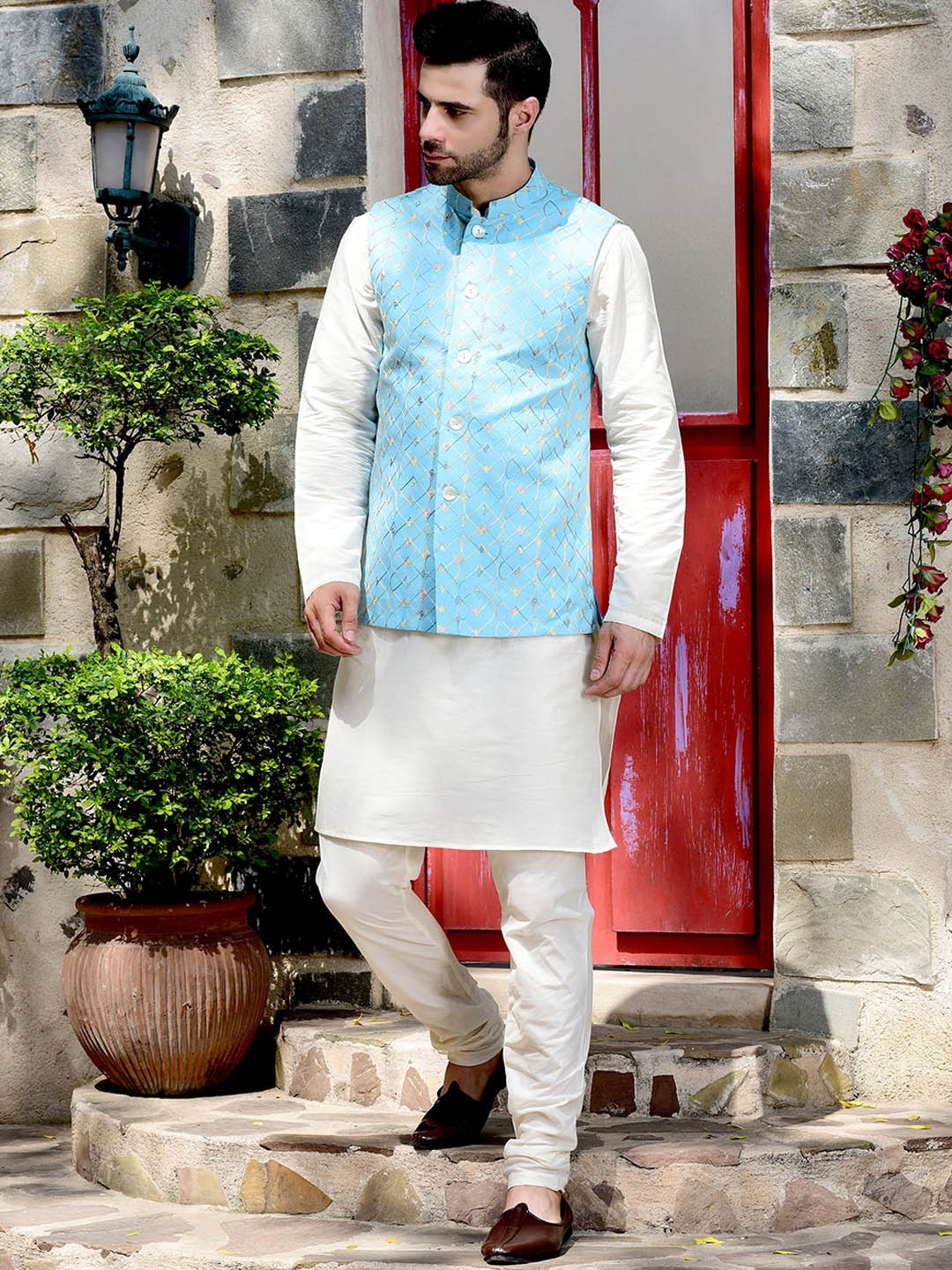 HOUSE OF DEYANN Embroidered Mandarin Collar Regular Kurta & Churidar With Nehru Jacket, White
HOUSE OF DEYANN Embroidered Mandarin Collar Regular Kurta & Churidar With Nehru Jacket, White