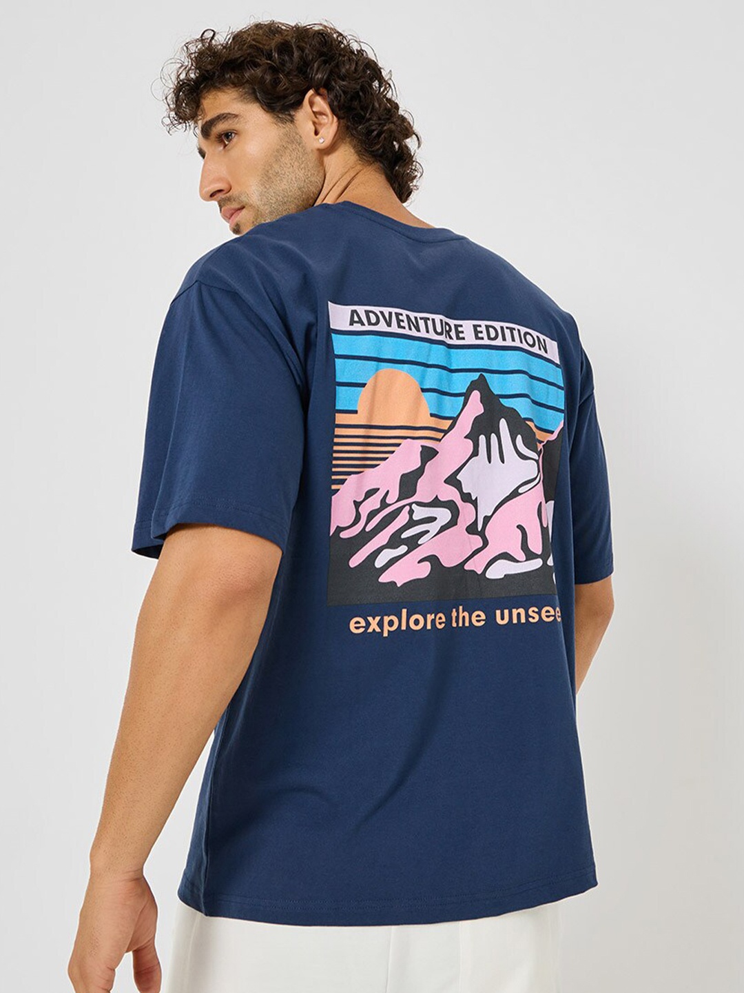 Styli Graphic Printed Drop-Shoulder Sleeves Oversized Pure Cotton T-shirt, Navy blue
Styli Graphic Printed Drop-Shoulder Sleeves Oversized Pure Cotton T-shirt, Navy blue