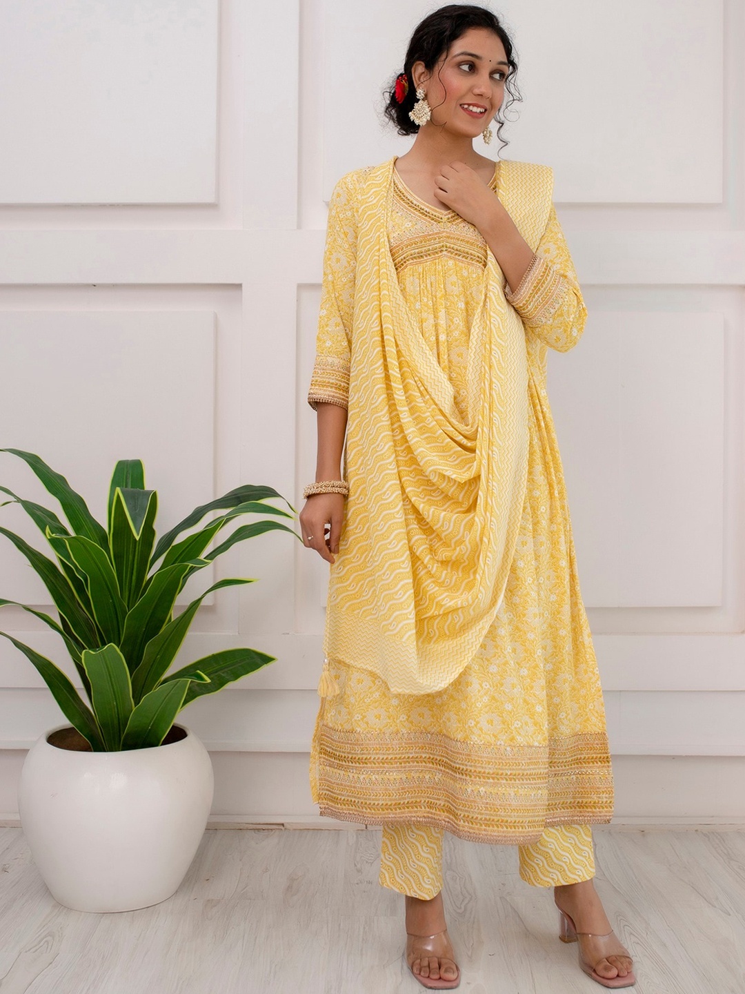 Nehamta Floral Printed Empire Thread Work Detailed Kurta & Trousers With Dupatta, Yellow
Nehamta Floral Printed Empire Thread Work Detailed Kurta & Trousers With Dupatta, Yellow
