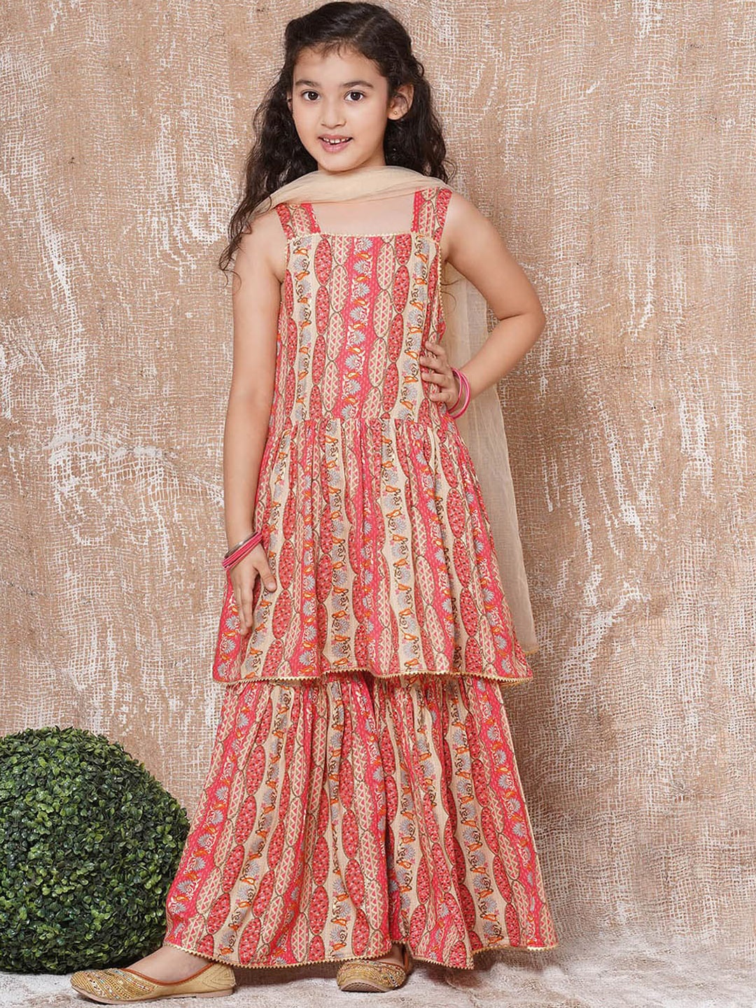 Aj DEZInES Girls Floral Printed Empire Pure Cotton Kurta with Sharara & With Dupatta, Red
Aj DEZInES Girls Floral Printed Empire Pure Cotton Kurta with Sharara & With Dupatta, Red