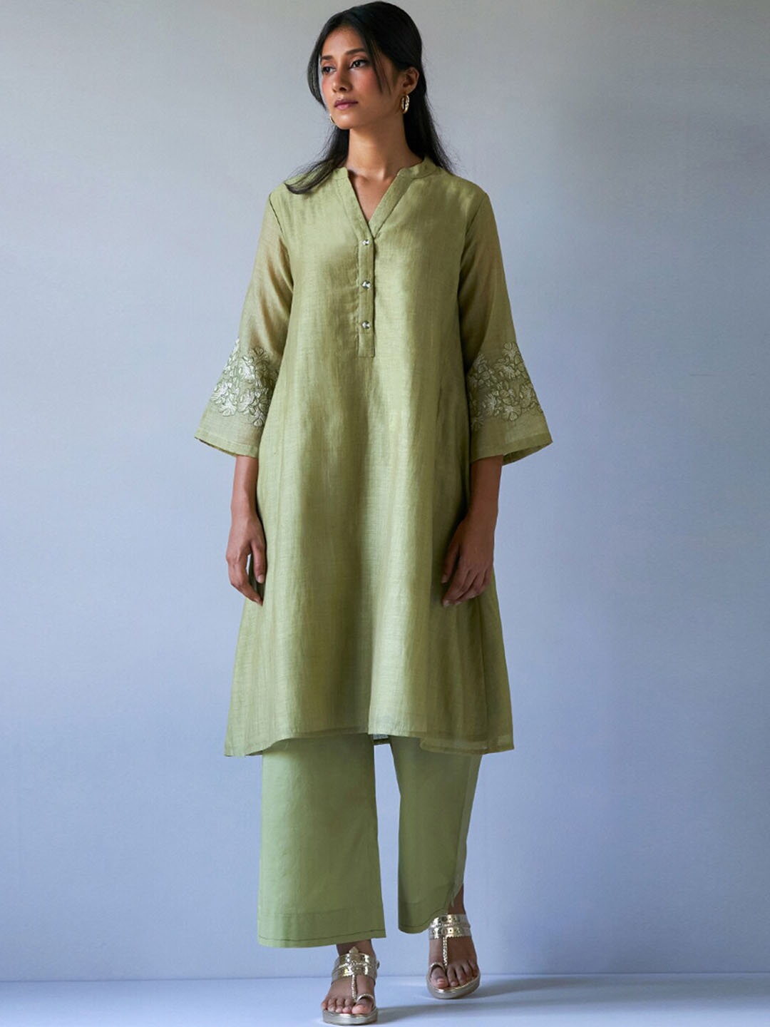 Ganga Floral Embroidered Mandarin Collar A-Line Raw Silk Kurta with Palazzos, Green
Ganga Floral Embroidered Mandarin Collar A-Line Raw Silk Kurta with Palazzos, Green