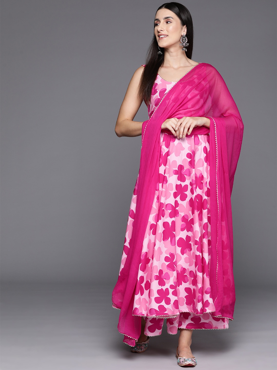 Varanga Women Floral Printed Regular Silk Crepe Kurta with Trousers & Dupatta, Pink
Varanga Women Floral Printed Regular Silk Crepe Kurta with Trousers & Dupatta, Pink
