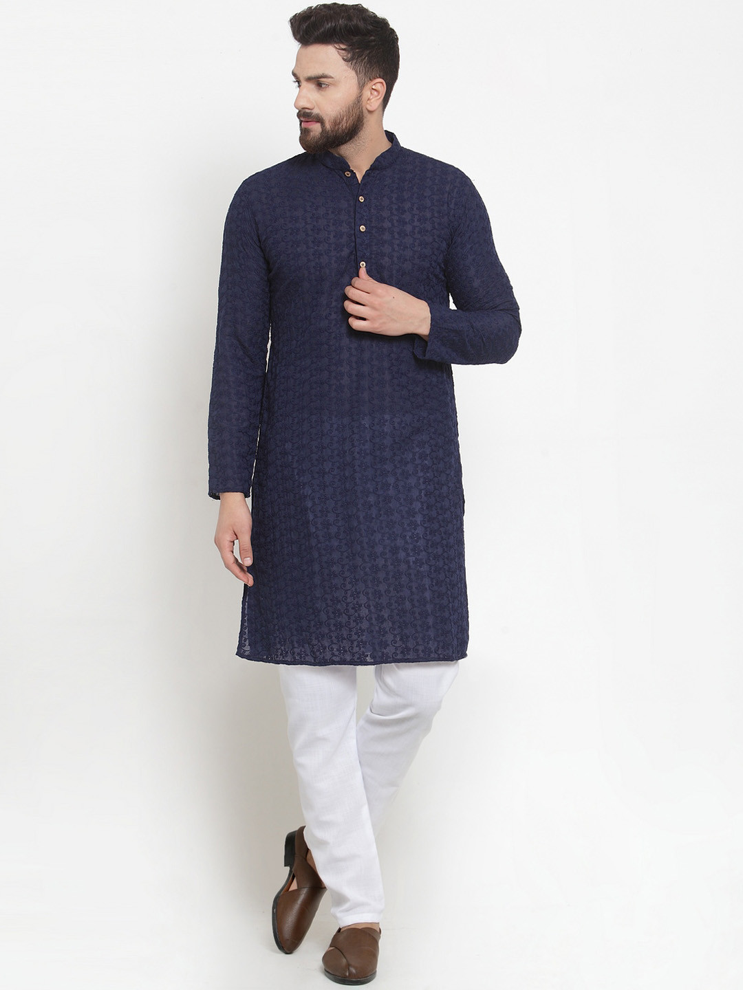 TREEMODA Floral Embroidered Thread Work Mandarin Collar Pure Cotton Kurta with Pyjamas, Navy blue 
TREEMODA Floral Embroidered Thread Work Mandarin Collar Pure Cotton Kurta with Pyjamas, Navy blue