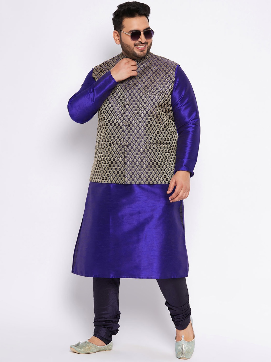 VASTRAMAY Plus Size Mandarin Collar Kurta and Dhoti Pants With Nehru Jacket, Navy blue
VASTRAMAY Plus Size Mandarin Collar Kurta and Dhoti Pants With Nehru Jacket, Navy blue