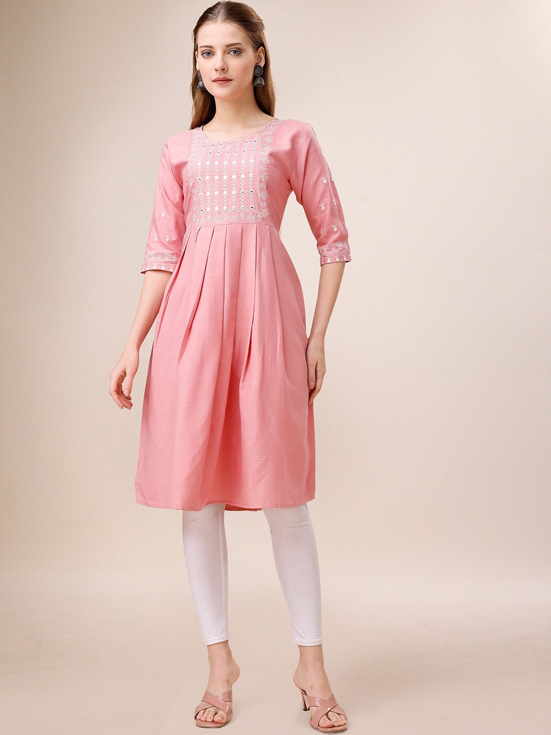 Indian Women Women Red Floral Printed Regular Kurta with Trousers & With Dupatta, Pink
Indian Women Women Red Floral Printed Regular Kurta with Trousers & With Dupatta, Pink