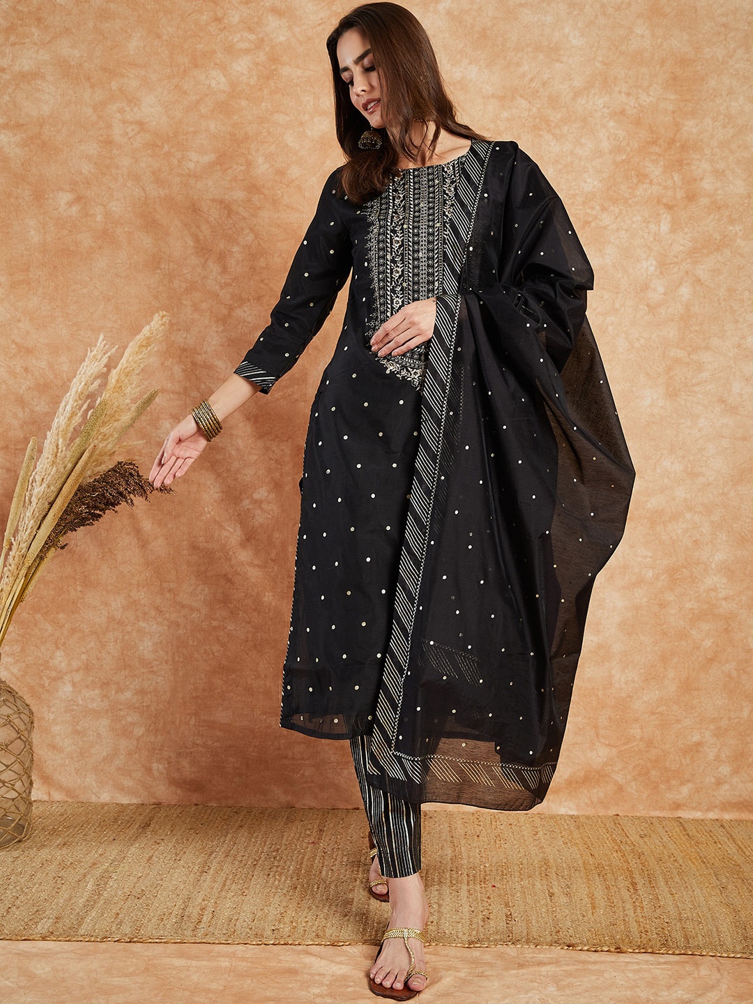 Sangria Black & Silver-Toned Floral Embroidered Sequined Kurta With Trousers & Dupatta
Sangria Black & Silver-Toned Floral Embroidered Sequined Kurta With Trousers & Dupatta