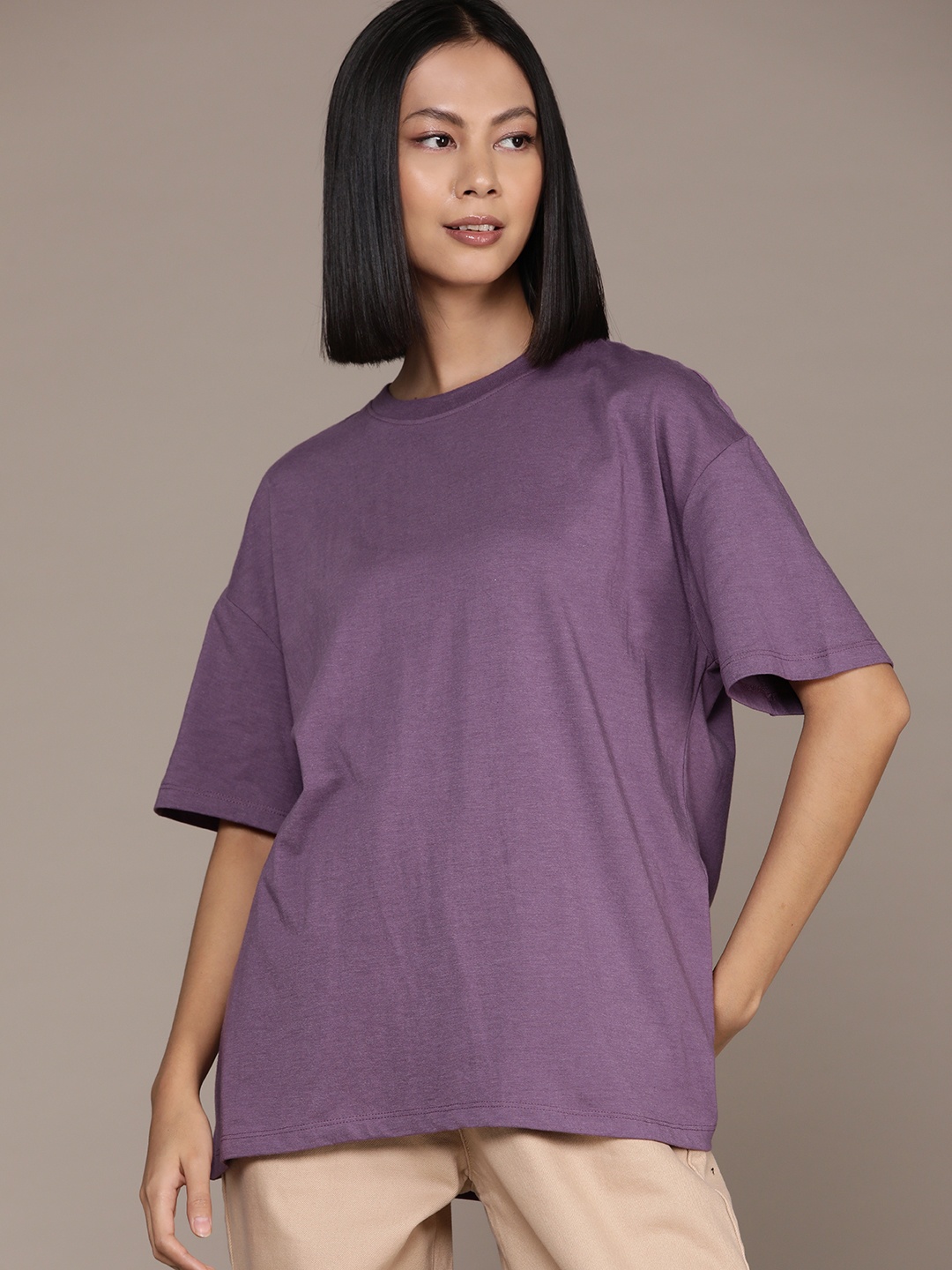 The Roadster Lifestyle Co. Back Slit Drop-Shoulder Sleeves Oversized T-shirt, Purple
The Roadster Lifestyle Co. Back Slit Drop-Shoulder Sleeves Oversized T-shirt, Purple