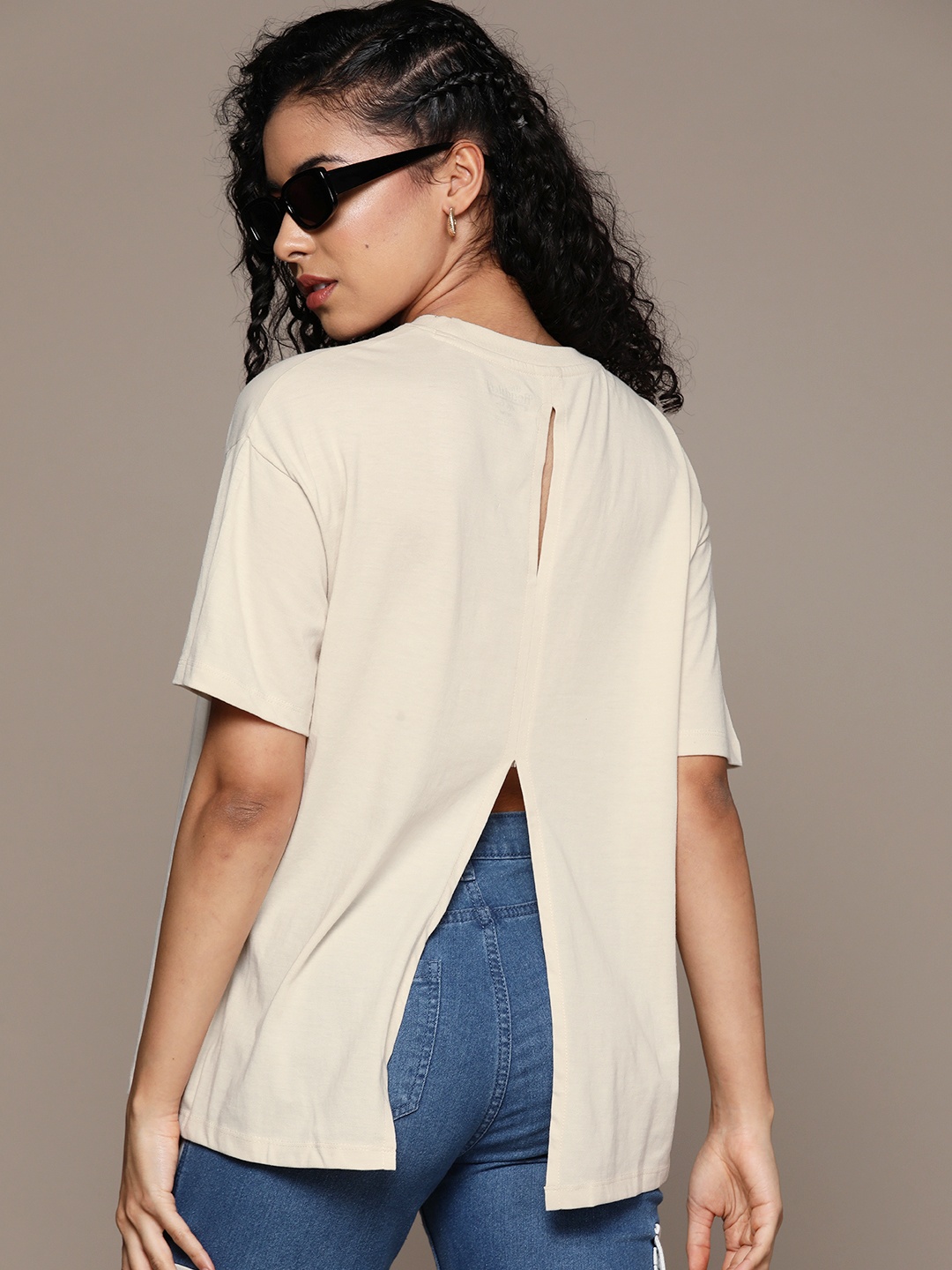 The Roadster Lifestyle Co. Drop-Shoulder Sleeves Cut Outs Detailed Back Hem Slit T-shirt, Cream
The Roadster Lifestyle Co. Drop-Shoulder Sleeves Cut Outs Detailed Back Hem Slit T-shirt, Cream