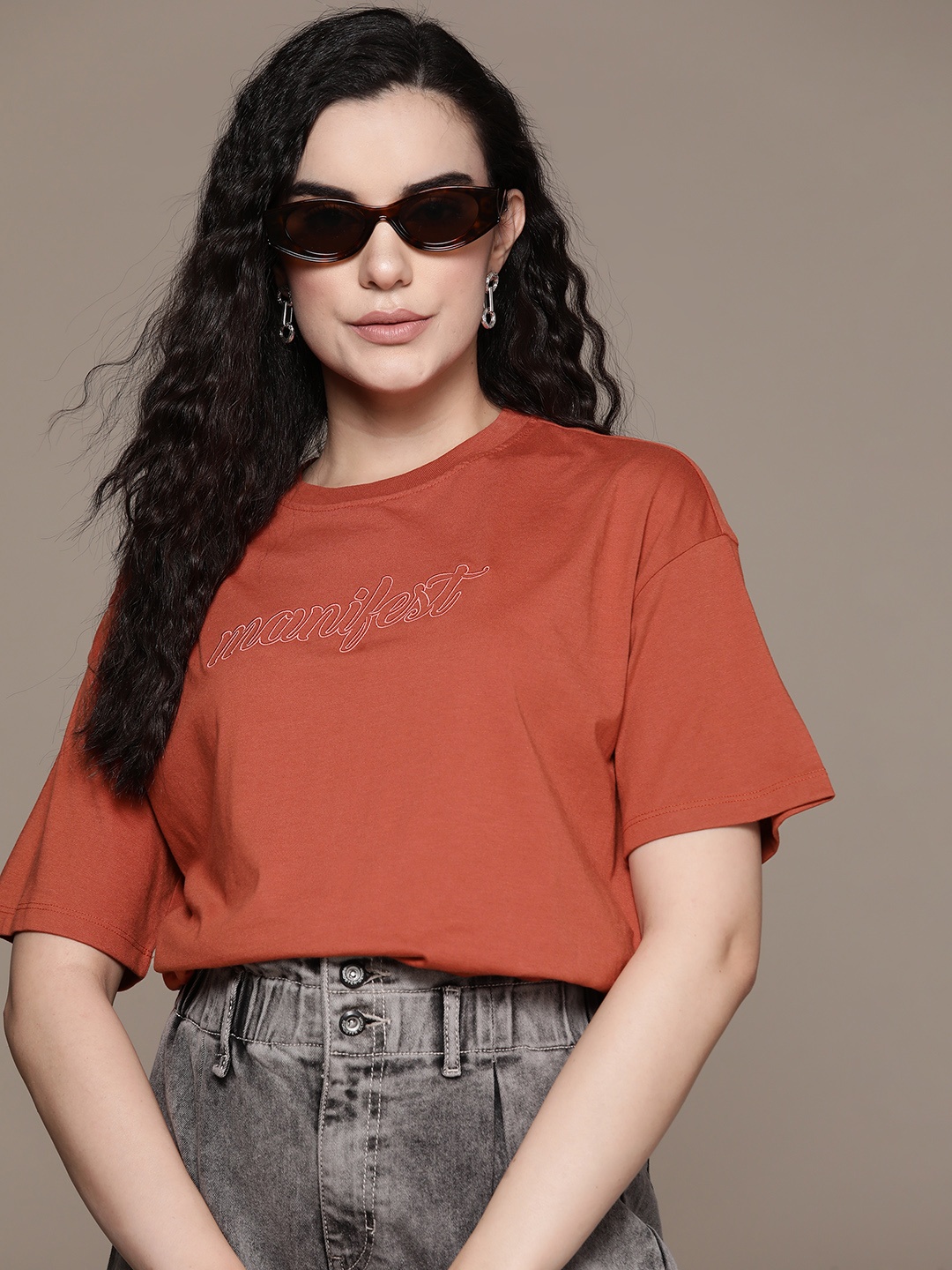 The Roadster Lifestyle Co. Typography Embroidered Drop-Shoulder Sleeves Longline T-shirt, Rust
The Roadster Lifestyle Co. Typography Embroidered Drop-Shoulder Sleeves Longline T-shirt, Rust