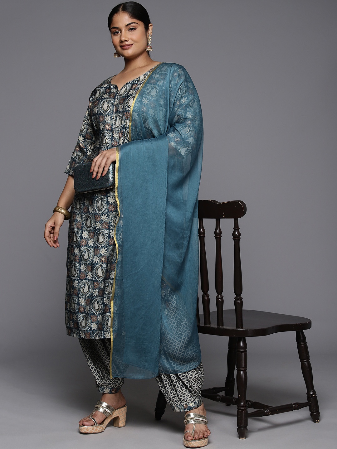 EXTRA LOVE BY LIBAS Plus Size Women Ethnic Motifs Printed Kurta with Salwar & Dupatta, Blue
EXTRA LOVE BY LIBAS Plus Size Women Ethnic Motifs Printed Kurta with Salwar & Dupatta, Blue