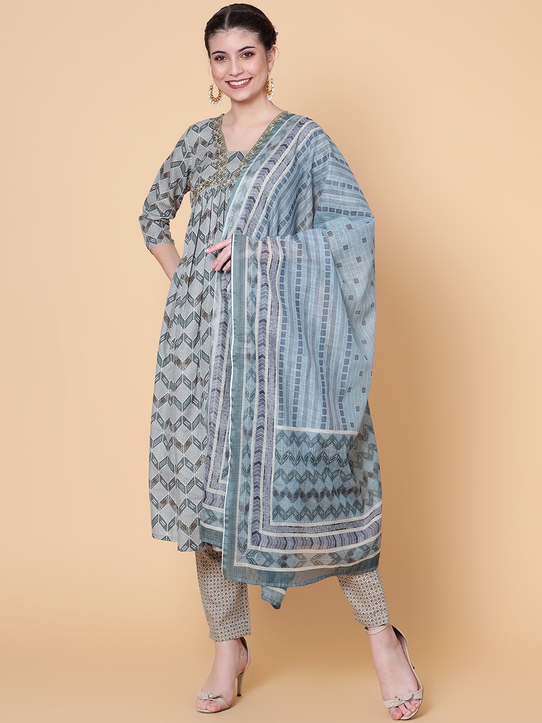 Bani Women Geometric Printed Regular Pure Cotton Kurta With Trousers & Dupatta, Grey
Bani Women Geometric Printed Regular Pure Cotton Kurta With Trousers & Dupatta, Grey