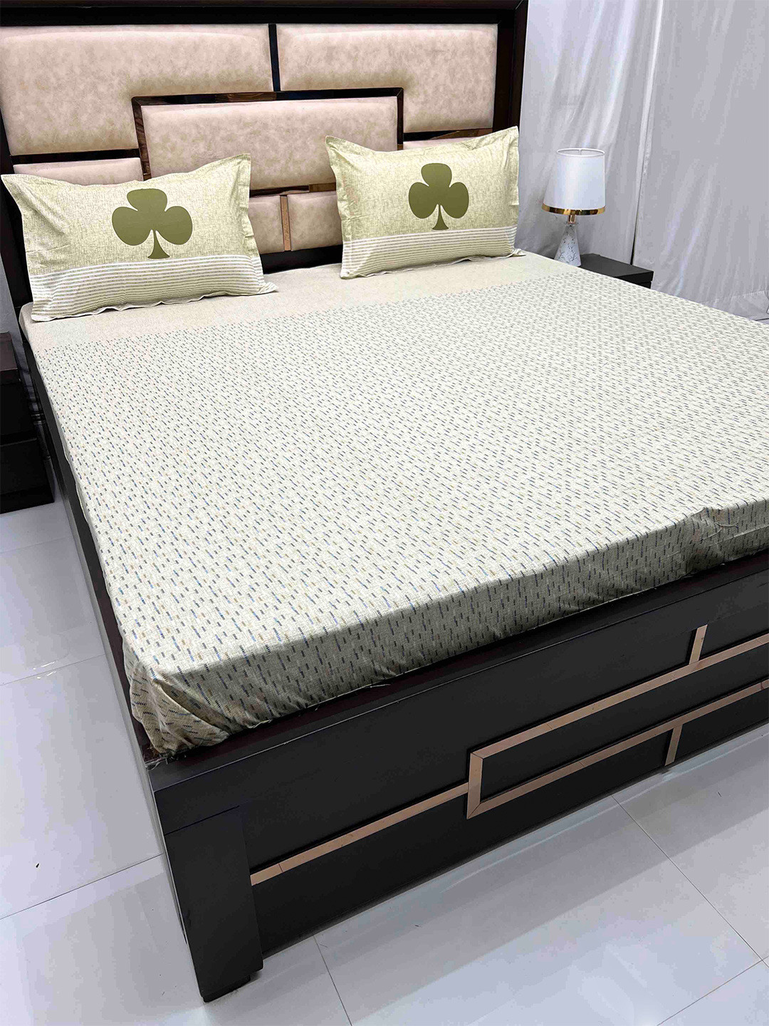 Pure Decor Lifestyle Grey Printed Pure Cotton 330 TC King Bedsheet With 2 Pillow Covers
Pure Decor Lifestyle Grey Printed Pure Cotton 330 TC King Bedsheet With 2 Pillow Covers
