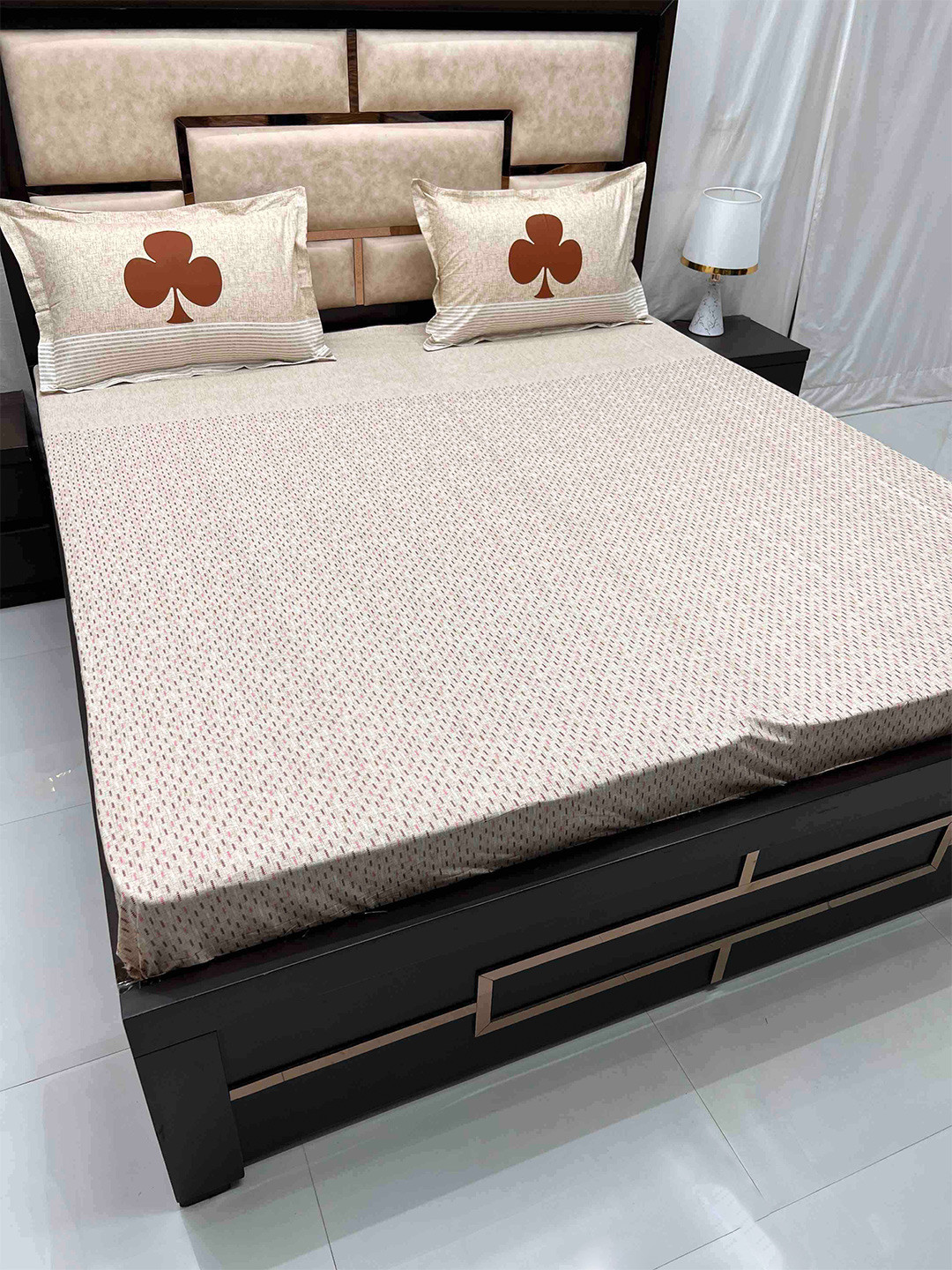 Pure Decor Lifestyle White & Brown Pure Cotton 330 TC King Bedsheet With 2 Pillow Covers 
Pure Decor Lifestyle White & Brown Pure Cotton 330 TC King Bedsheet With 2 Pillow Covers