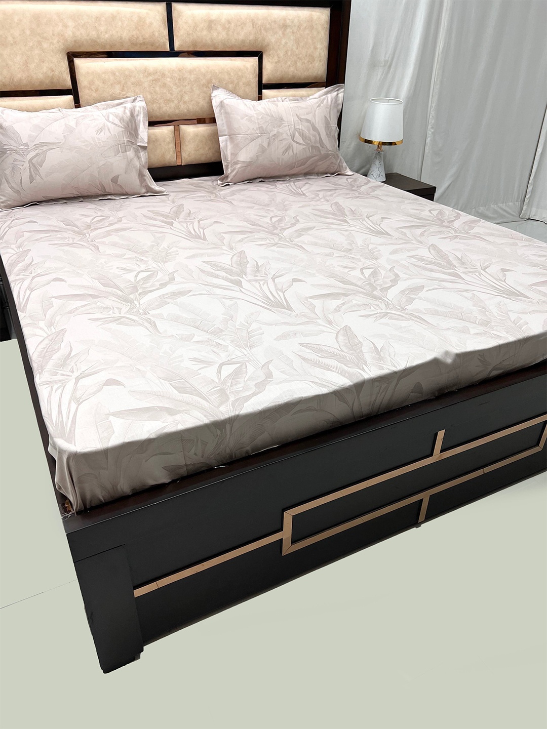 Pure Decor Royal Divine Mauve Floral Pure Cotton 350 TC King Bedsheet with 2 Pillow Covers
Pure Decor Royal Divine Mauve Floral Pure Cotton 350 TC King Bedsheet with 2 Pillow Covers
