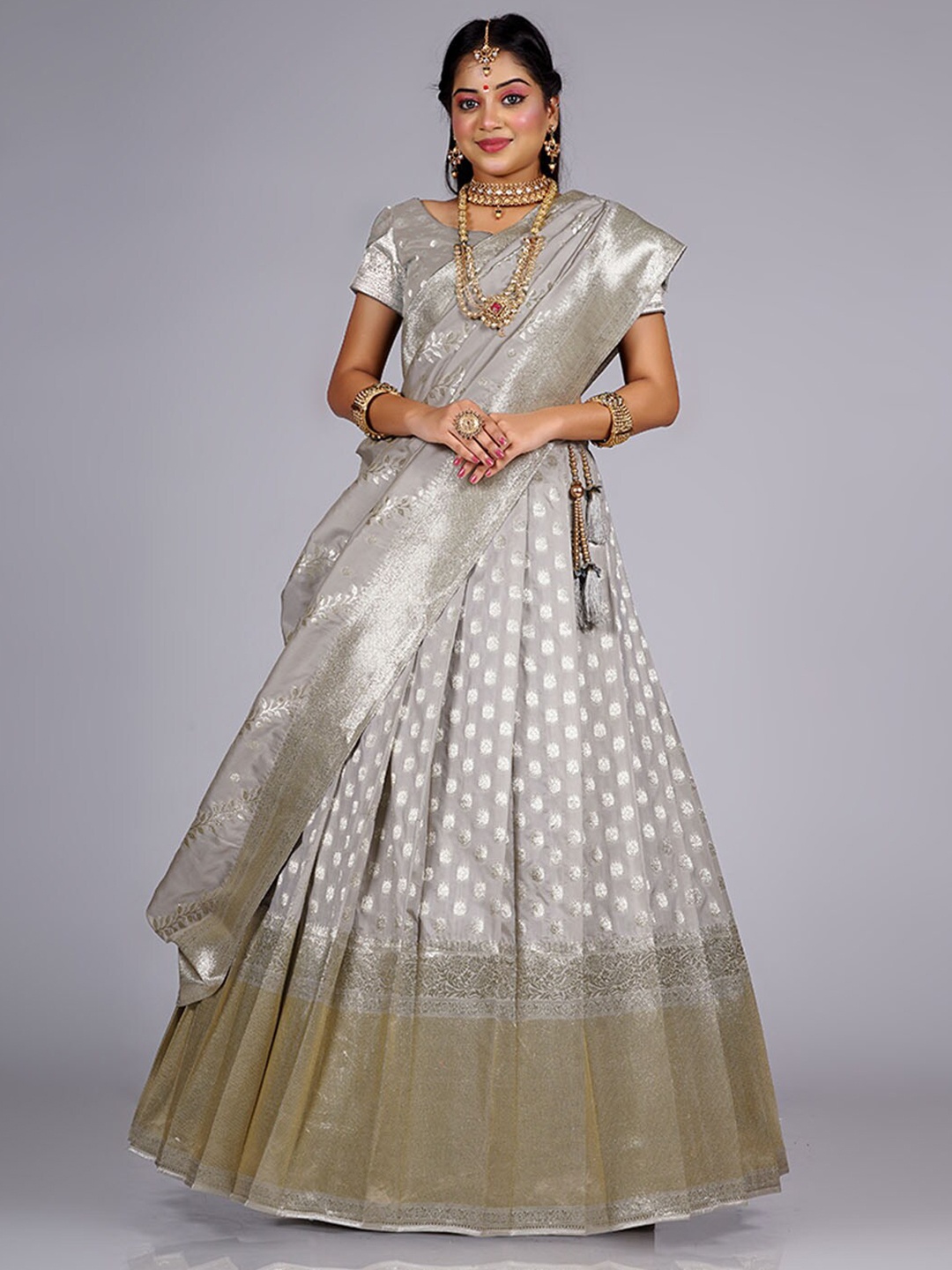 HALFSAREE STUDIO White & Gold-Toned Semi-Stitched Lehenga & Unstitched Blouse With Dupatta
HALFSAREE STUDIO White & Gold-Toned Semi-Stitched Lehenga & Unstitched Blouse With Dupatta