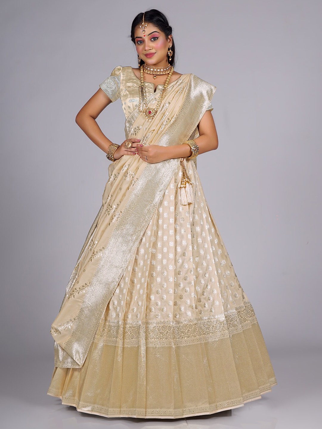 HALFSAREE STUDIO White & Gold-Toned Semi-Stitched Lehenga & Unstitched Blouse With Dupatta
HALFSAREE STUDIO White & Gold-Toned Semi-Stitched Lehenga & Unstitched Blouse With Dupatta