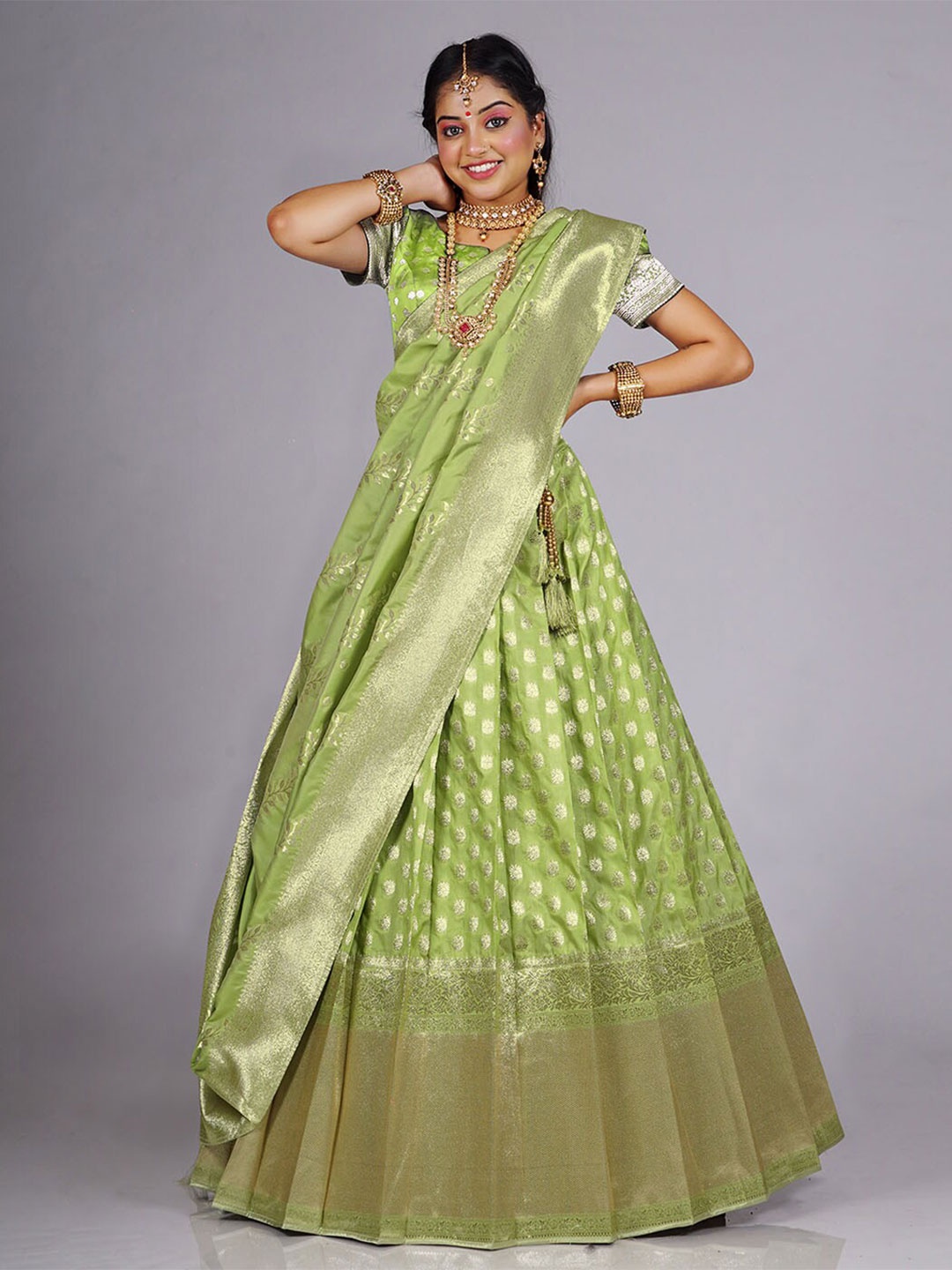 HALFSAREE STUDIO Green & Gold-Toned Semi-Stitched Lehenga & Unstitched Blouse With Dupatta
HALFSAREE STUDIO Green & Gold-Toned Semi-Stitched Lehenga & Unstitched Blouse With Dupatta
