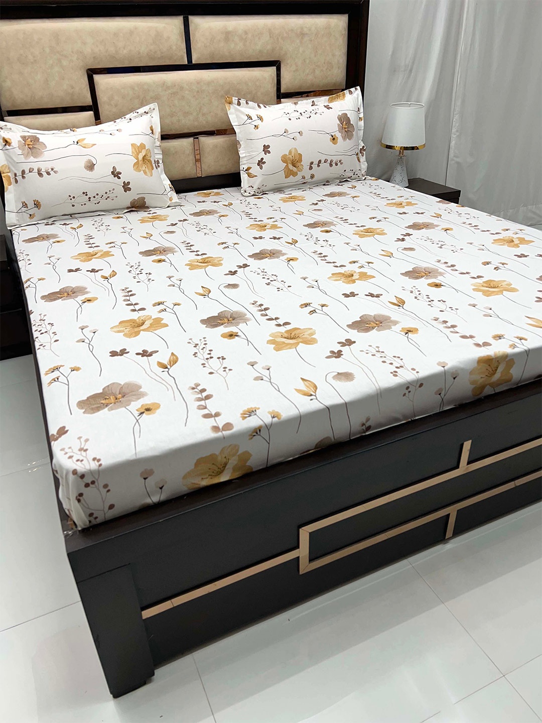 Pure Decor Velar Fur Sib White & Brown Cotton 330 TC King Bedsheet with 2 Pillow Covers
Pure Decor Velar Fur Sib White & Brown Cotton 330 TC King Bedsheet with 2 Pillow Covers