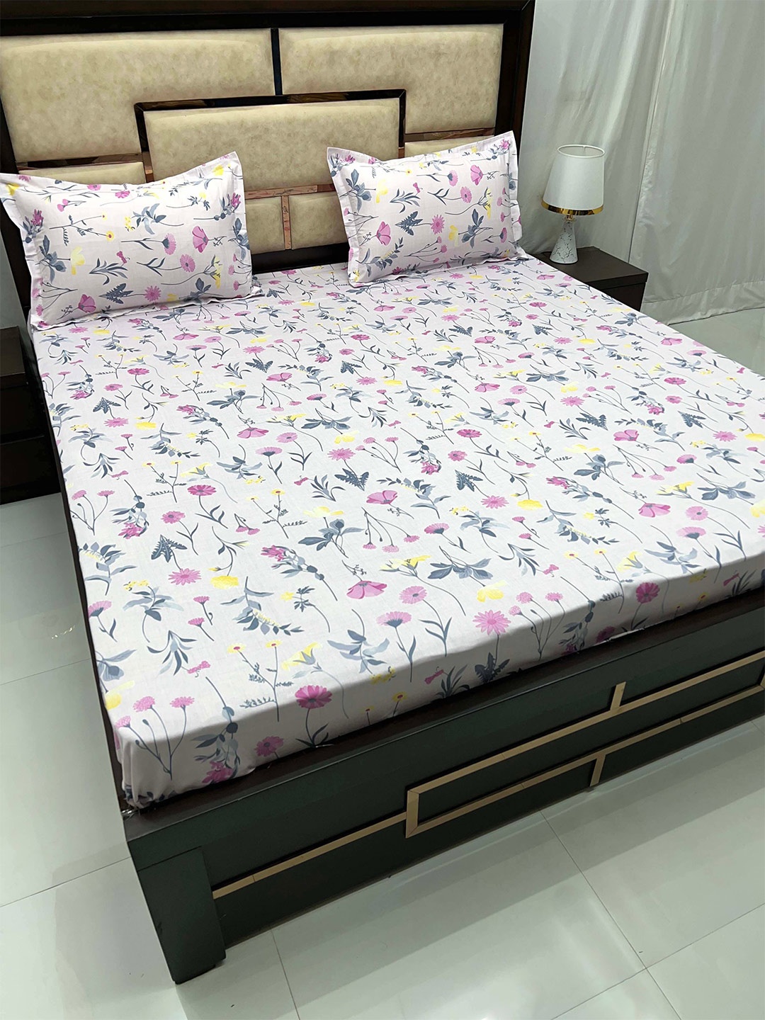 Pure Decor Velar Fur Sib White & Pink Floral Cotton 330 TC King Bedsheet & 2 Pillow Covers
Pure Decor Velar Fur Sib White & Pink Floral Cotton 330 TC King Bedsheet & 2 Pillow Covers