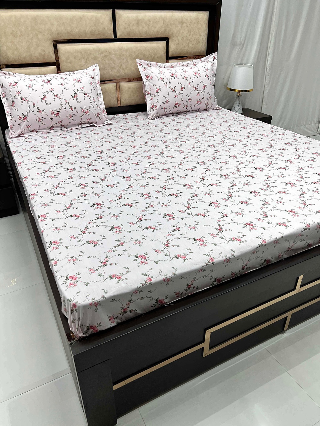 Pure Decor Villa White & Pink Floral Pure Cotton 330 TC King Bedsheet with 2 Pillow Covers
Pure Decor Villa White & Pink Floral Pure Cotton 330 TC King Bedsheet with 2 Pillow Covers