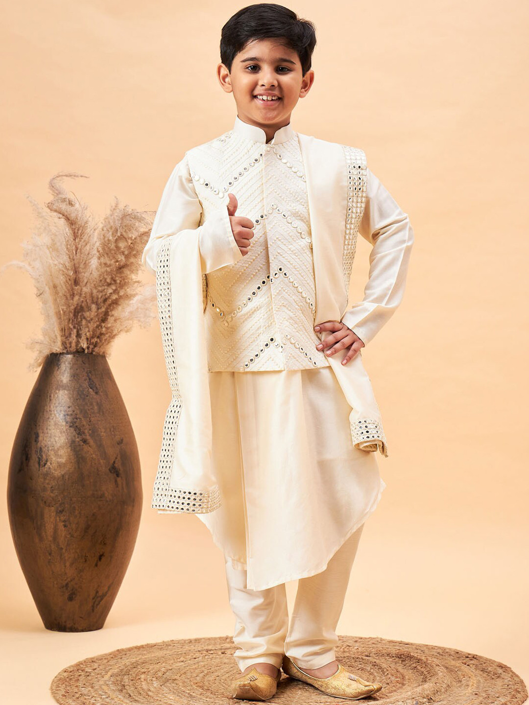 VASTRAMAY Boys Mandarin Collar Mirror Work Straight Kurta With Pyjamas & Dupatta Set, Cream
VASTRAMAY Boys Mandarin Collar Mirror Work Straight Kurta With Pyjamas & Dupatta Set, Cream