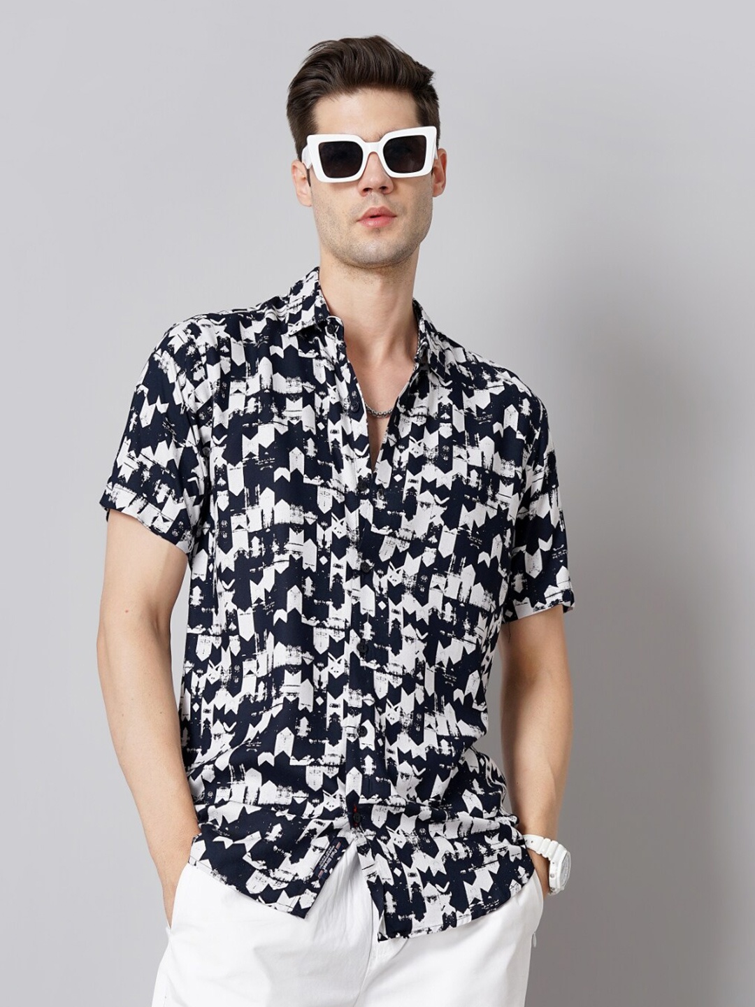 PAUL STREET Standard Slim Fit Geometric Printed Spread Collar Casual Shirt, Navy blue
PAUL STREET Standard Slim Fit Geometric Printed Spread Collar Casual Shirt, Navy blue
