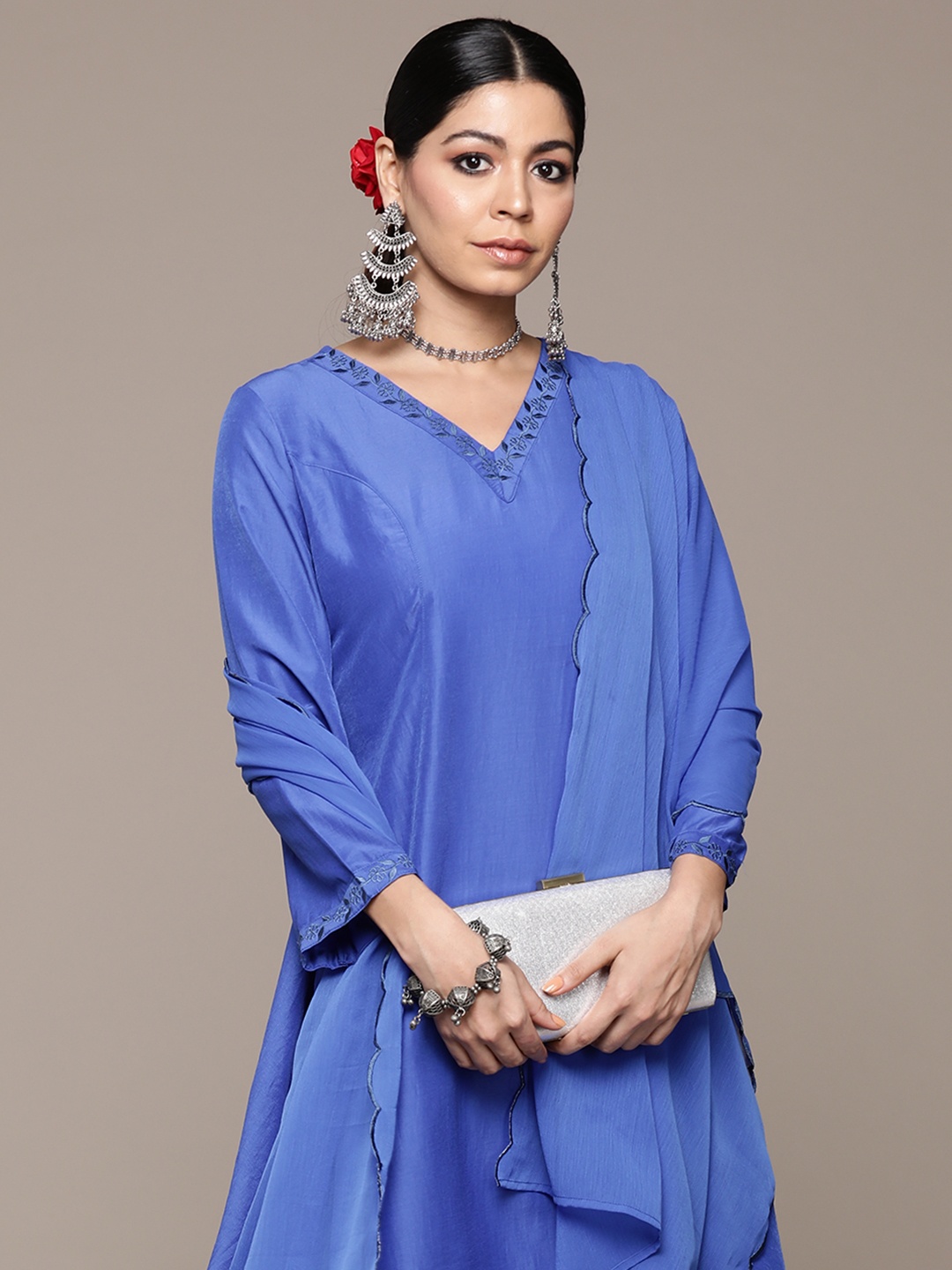 Moda Rapido Ethnic Motifs Embroidered A-Line Kurti with Trousers & Dupatta, Navy blue
Moda Rapido Ethnic Motifs Embroidered A-Line Kurti with Trousers & Dupatta, Navy blue