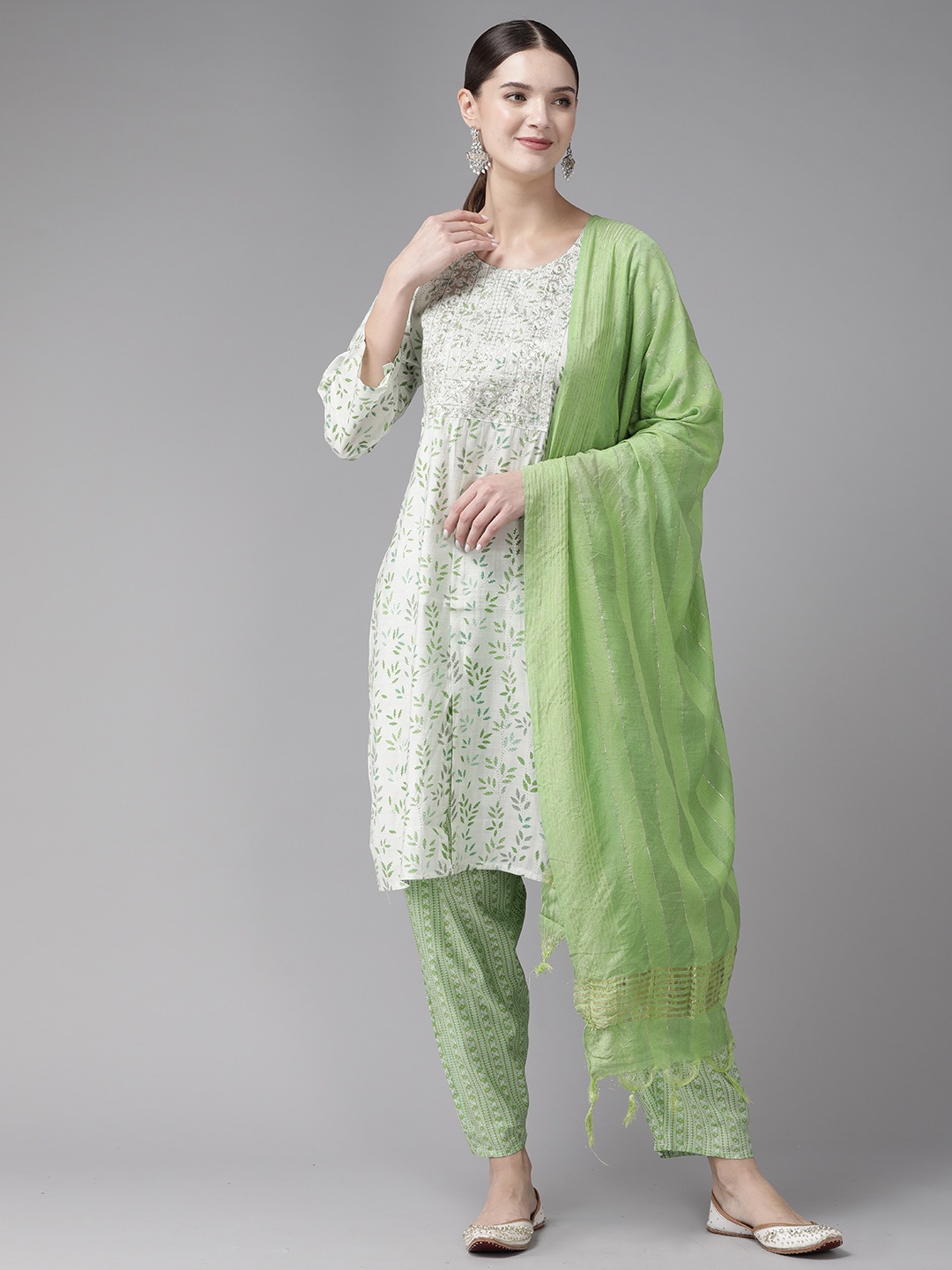 Aarika Women Sea Green Floral Yoke Design Regular Pure Cotton Kurta with Palazzos & With Dupatta
Aarika Women Sea Green Floral Yoke Design Regular Pure Cotton Kurta with Palazzos & With Dupatta