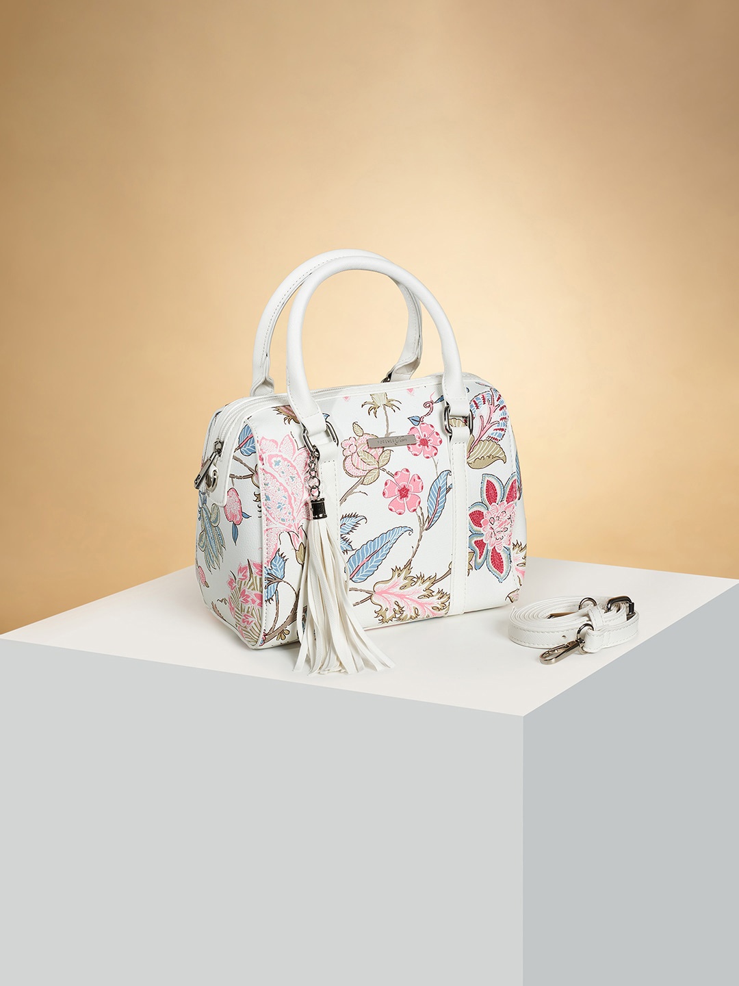 Forever Glam by Pantaloons Floral Printed PU Shopper Handheld Bag With Tasselled, Green
Forever Glam by Pantaloons Floral Printed PU Shopper Handheld Bag With Tasselled, Green
