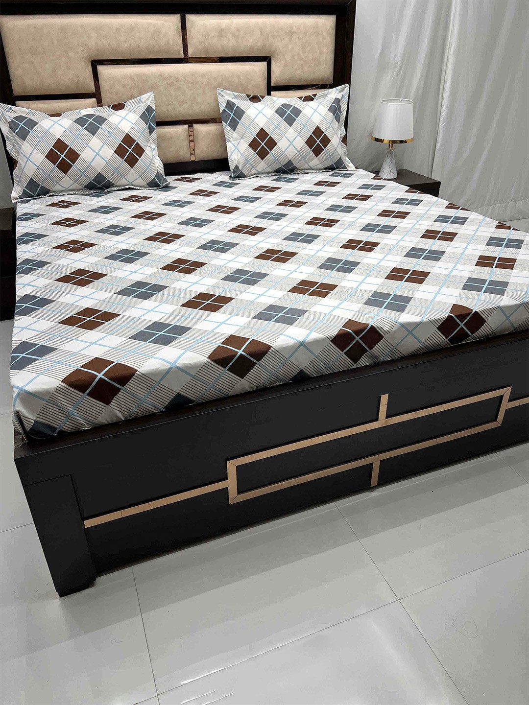 Pure Decor Leisure Fur White & Grey Geometric 230 TC King Bedsheet With 2 Pillow Covers
Pure Decor Leisure Fur White & Grey Geometric 230 TC King Bedsheet With 2 Pillow Covers