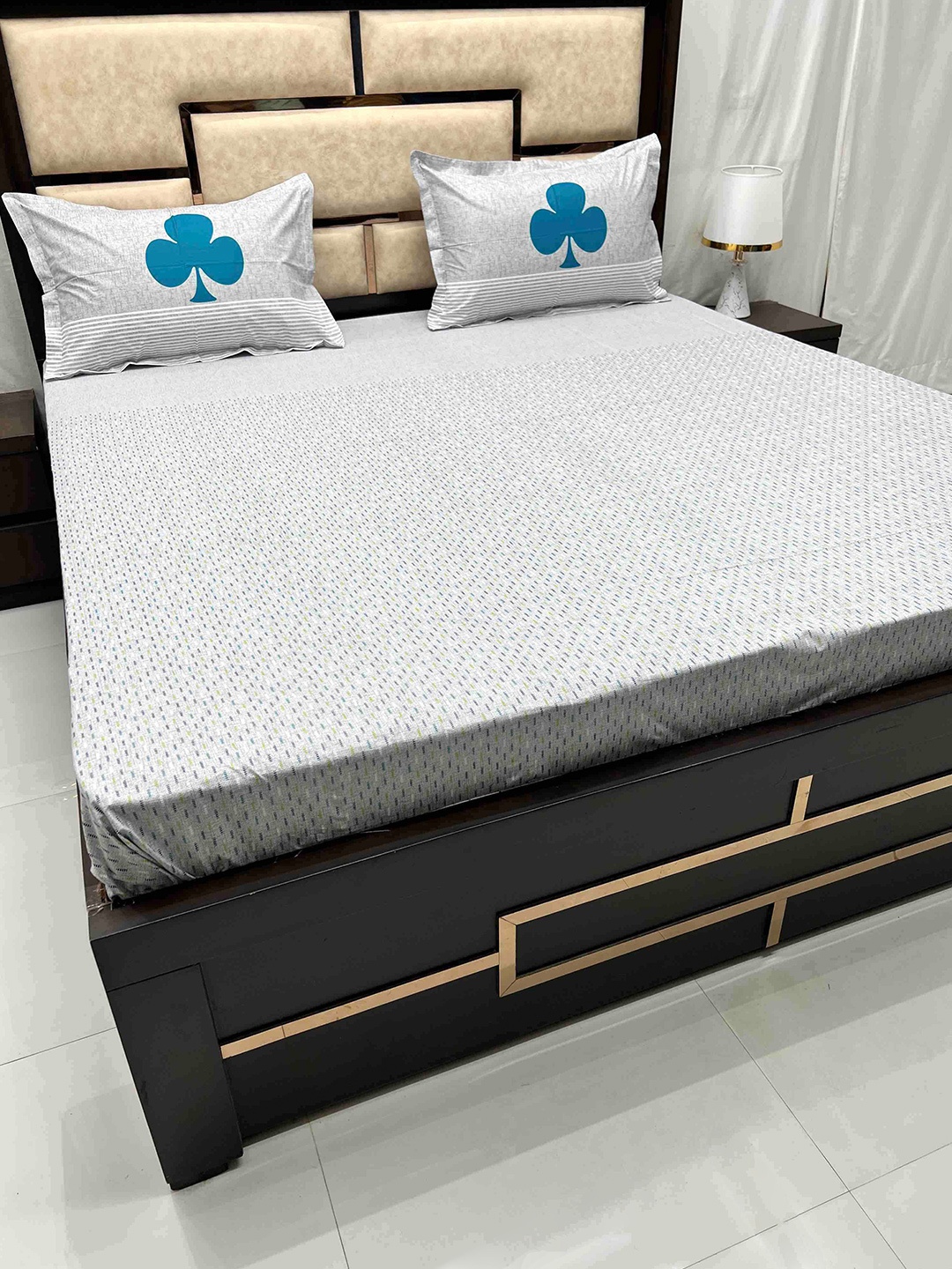 Pure Decor Lifestyle Grey & Blue Pure Cotton 300 TC King Bedsheet with 2 Pillow Covers
Pure Decor Lifestyle Grey & Blue Pure Cotton 300 TC King Bedsheet with 2 Pillow Covers