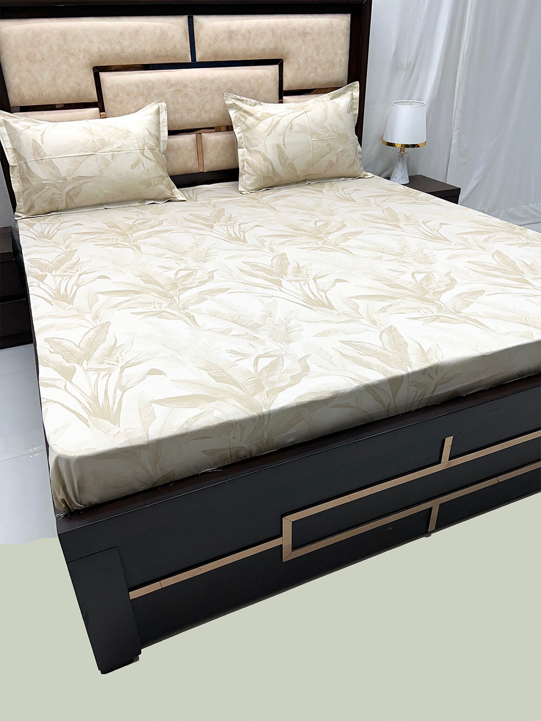 Pure Decor Royal Divine Beige Floral Cotton 330 TC King Bedsheet With 2 Pillow Covers
Pure Decor Royal Divine Beige Floral Cotton 330 TC King Bedsheet With 2 Pillow Covers