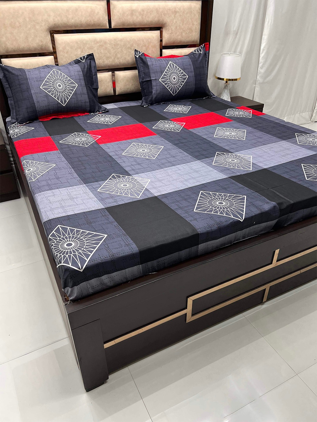 Pure Decor Velar Sib Grey & Red Pure Cotton 300 TC King Bedsheet with 2 Pillow Covers
Pure Decor Velar Sib Grey & Red Pure Cotton 300 TC King Bedsheet with 2 Pillow Covers