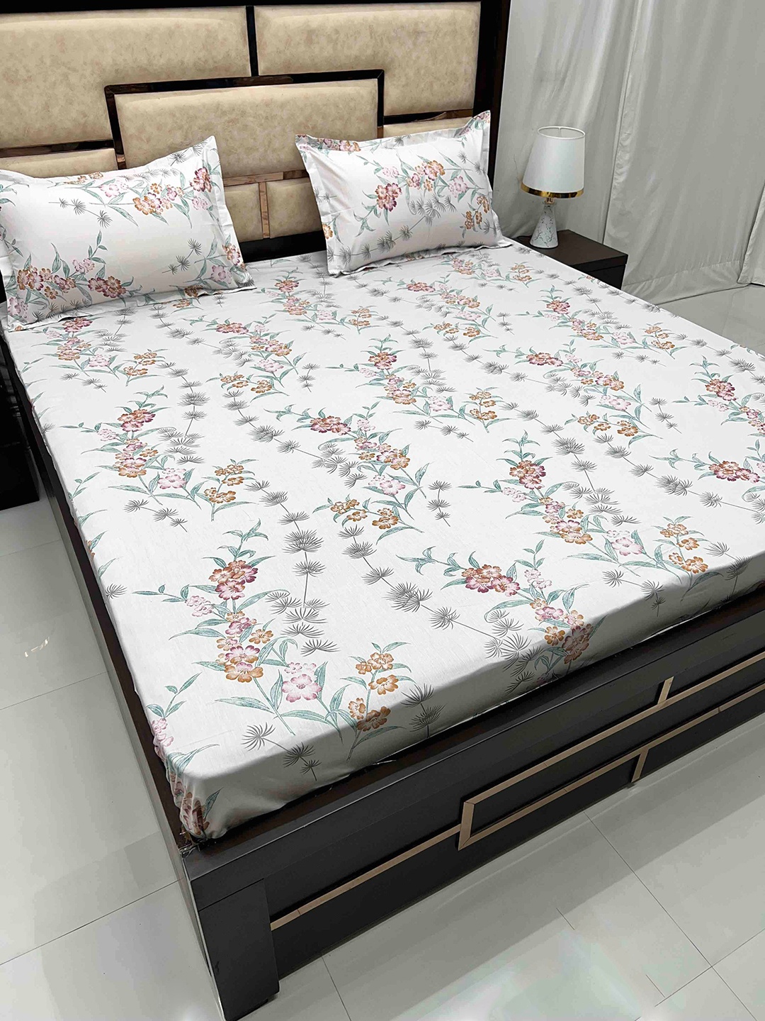 Pure Decor Villa White & Green Floral Cotton 300 TC King Bedsheet with 2 Pillow Covers
Pure Decor Villa White & Green Floral Cotton 300 TC King Bedsheet with 2 Pillow Covers