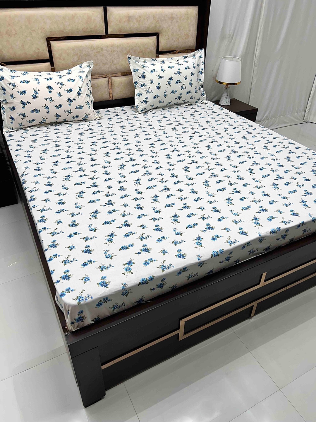 Pure Decor Villa White & Blue Floral Pure Cotton 300 TC King Bedsheet with 2 Pillow Covers
Pure Decor Villa White & Blue Floral Pure Cotton 300 TC King Bedsheet with 2 Pillow Covers