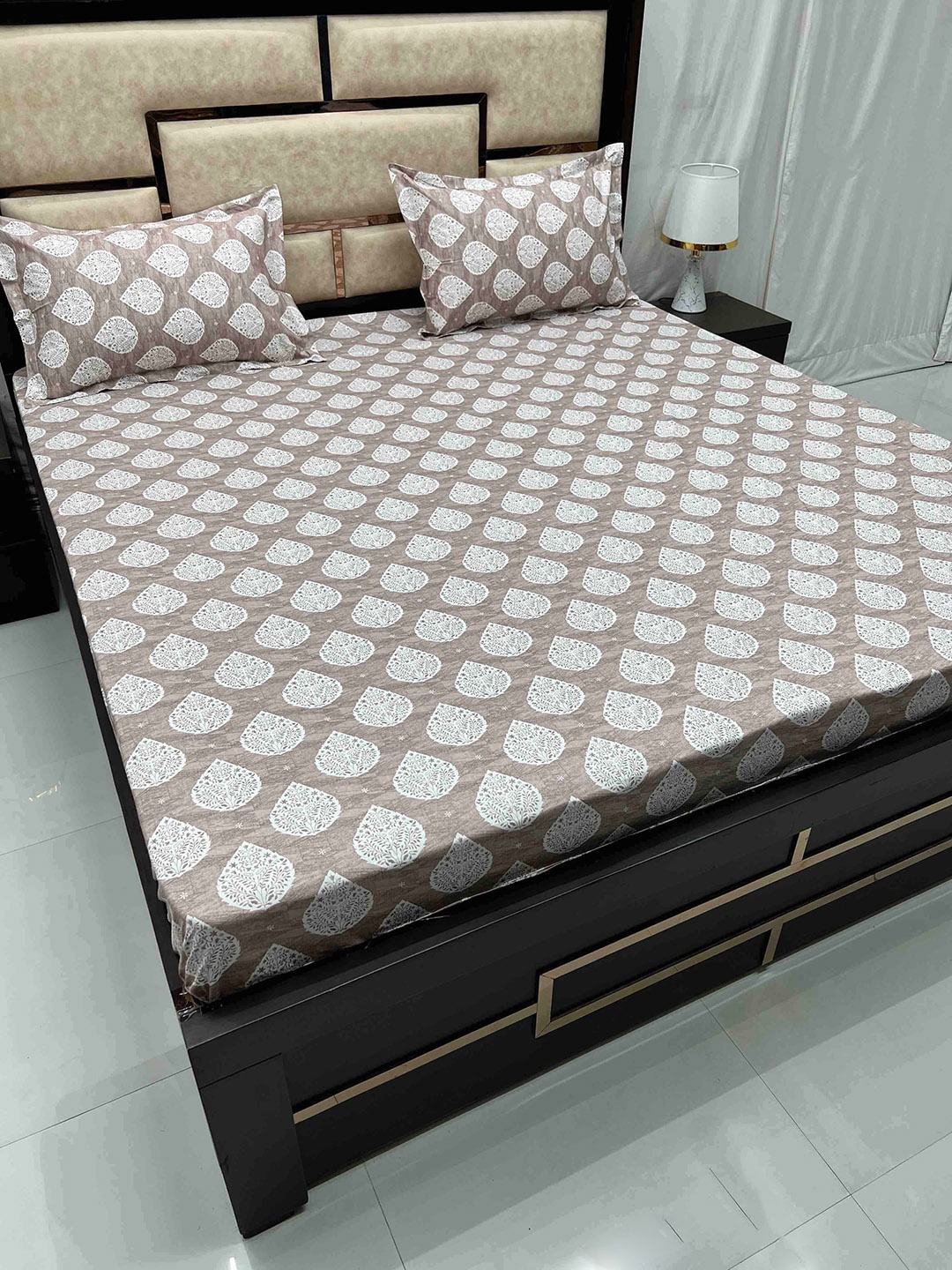 Pure Decor Villa Brown & White Pure Cotton 300 TC King Bedsheet with 2 Pillow Covers
Pure Decor Villa Brown & White Pure Cotton 300 TC King Bedsheet with 2 Pillow Covers