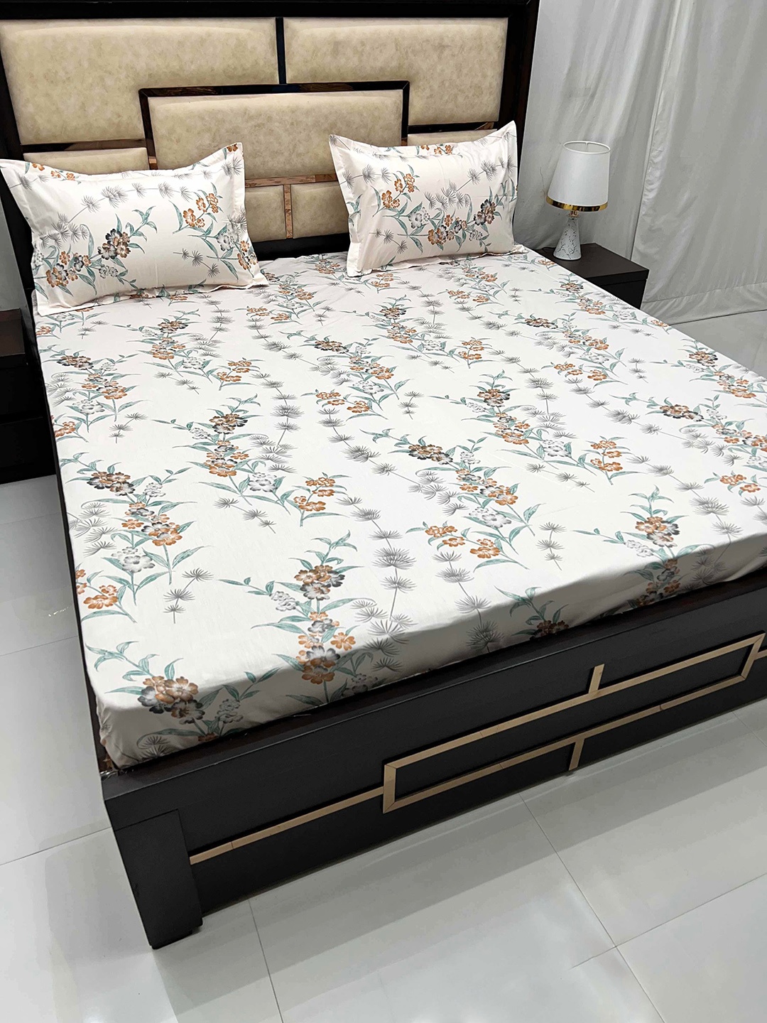 Pure Decor Villa White & Green Pure Cotton 300 TC King Bedsheet with 2 Pillow Covers
Pure Decor Villa White & Green Pure Cotton 300 TC King Bedsheet with 2 Pillow Covers