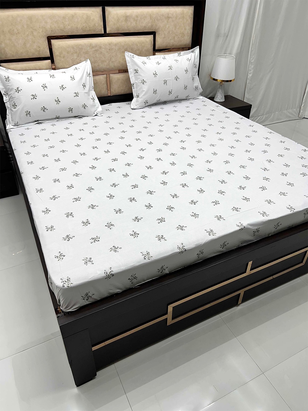 Pure Decor Villa White & Grey Floral Pure Cotton 300 TC King Bedsheet with 2 Pillow Covers
Pure Decor Villa White & Grey Floral Pure Cotton 300 TC King Bedsheet with 2 Pillow Covers