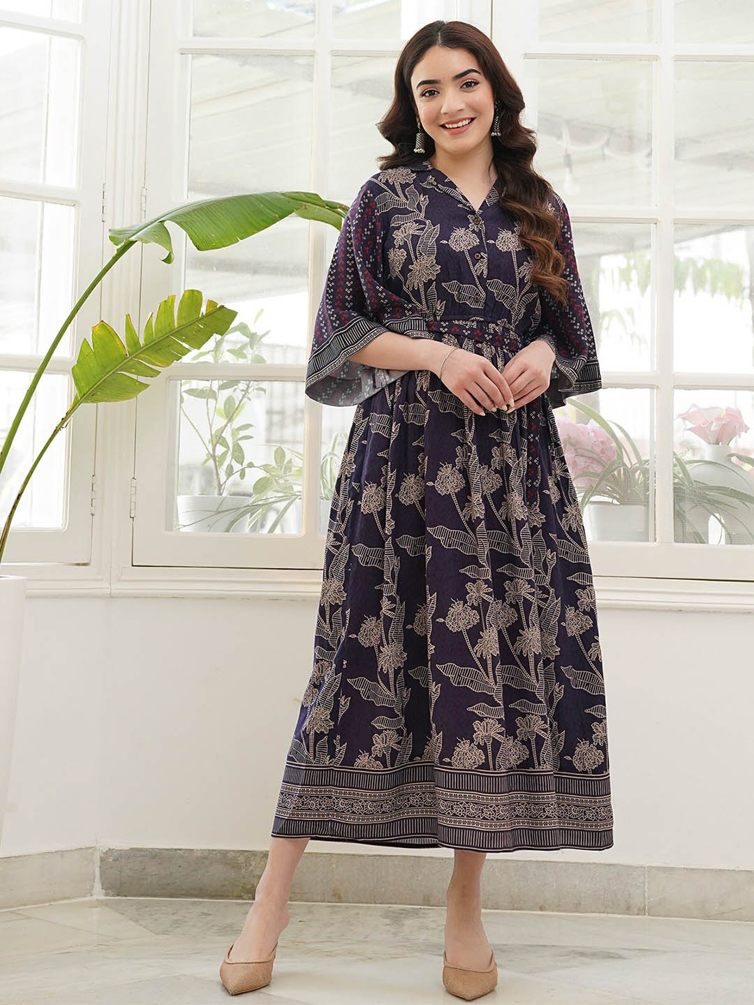 Rustorange Floral Print Shirt Collar Flared Sleeves Maxi Dress With Belt Detail, Navy blue
Rustorange Floral Print Shirt Collar Flared Sleeves Maxi Dress With Belt Detail, Navy blue