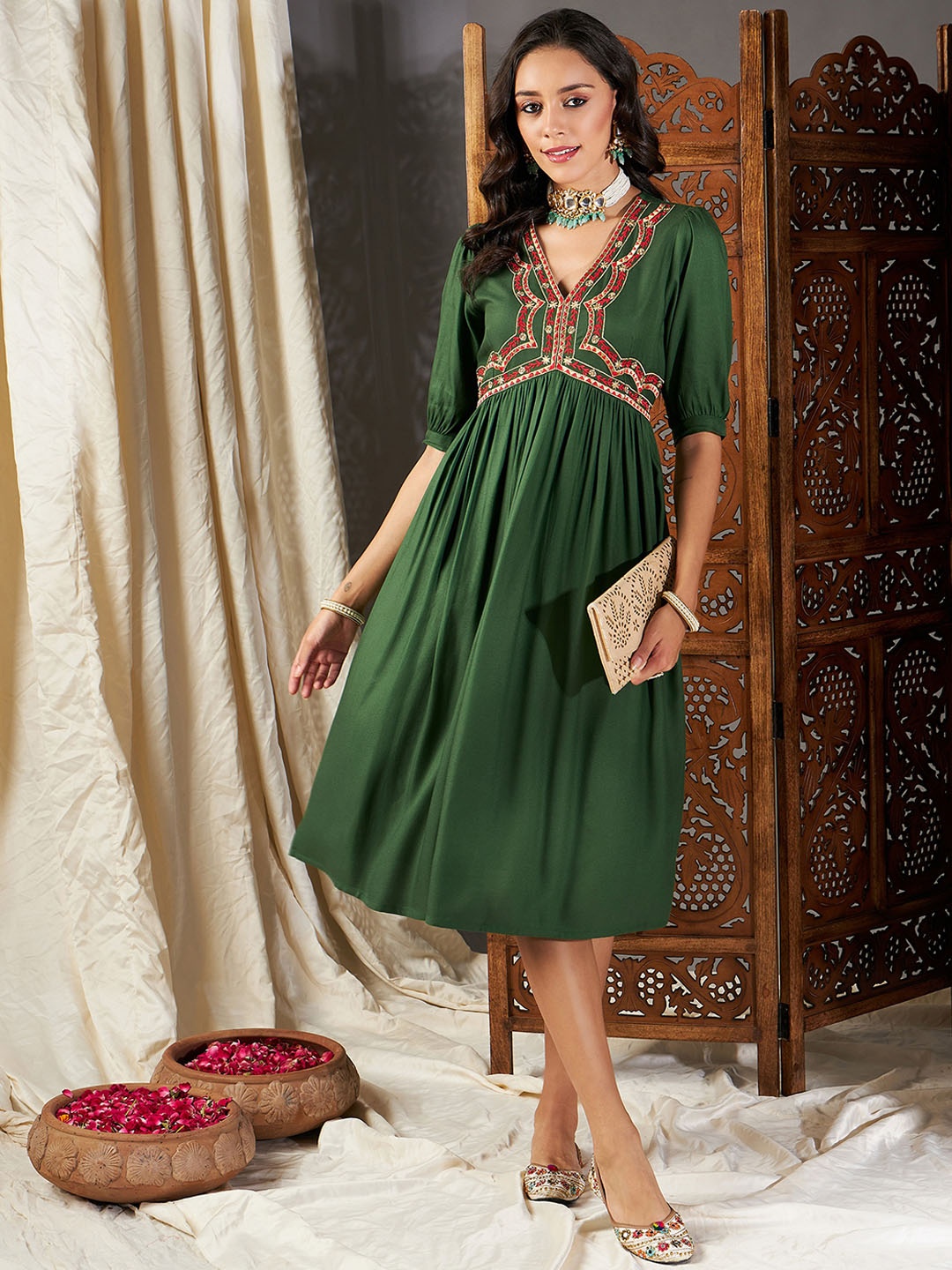 Shae by SASSAFRAS Floral Embroidered V-Neck Fit & Flare Midi Ethnic Dress, Green
Shae by SASSAFRAS Floral Embroidered V-Neck Fit & Flare Midi Ethnic Dress, Green