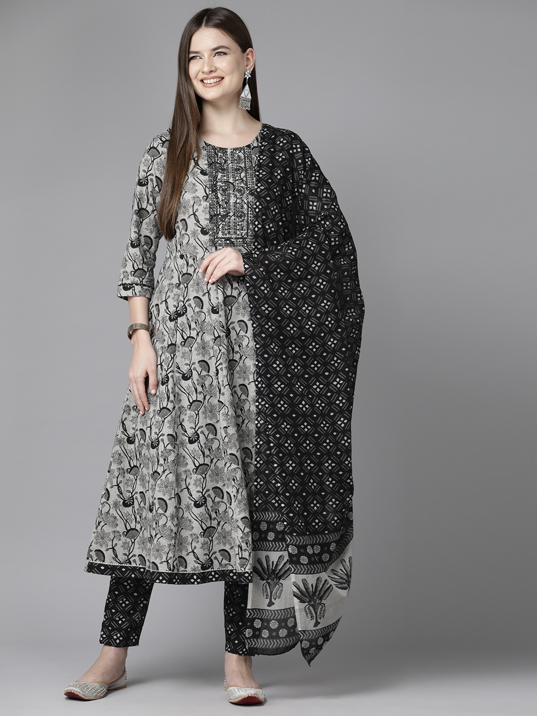 Yufta Women Grey Floral Printed Regular Sequinned Pure Cotton Kurta with Trousers & With Dupatta
Yufta Women Grey Floral Printed Regular Sequinned Pure Cotton Kurta with Trousers & With Dupatta