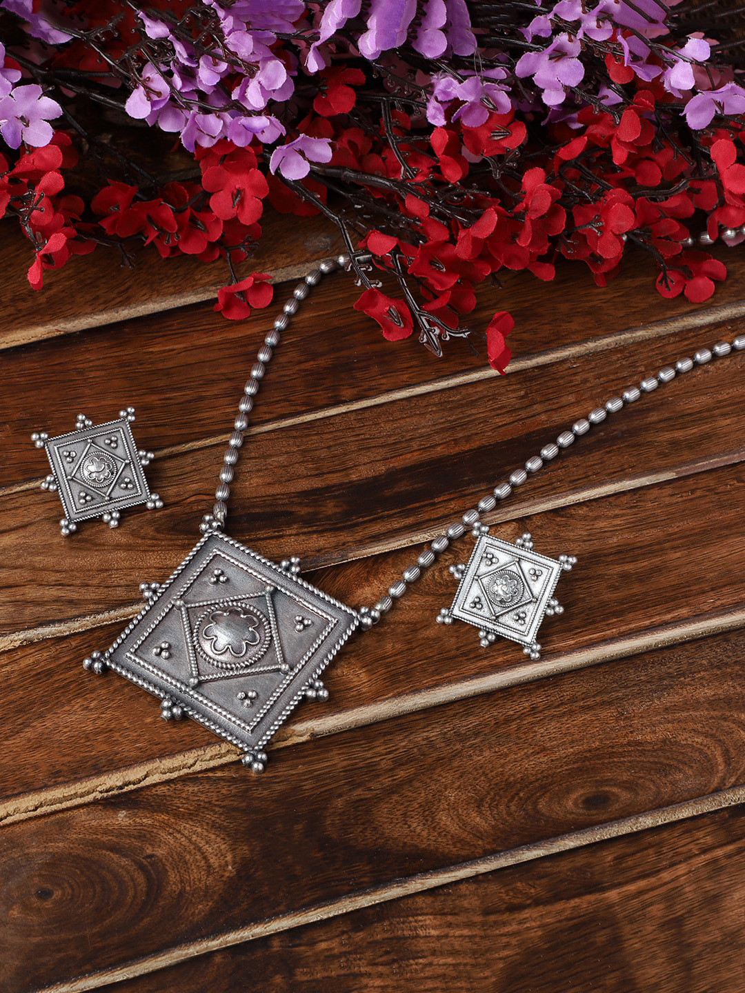 VENI Oxidised Silver-Plated Jewellery Set 
VENI Oxidised Silver-Plated Jewellery Set