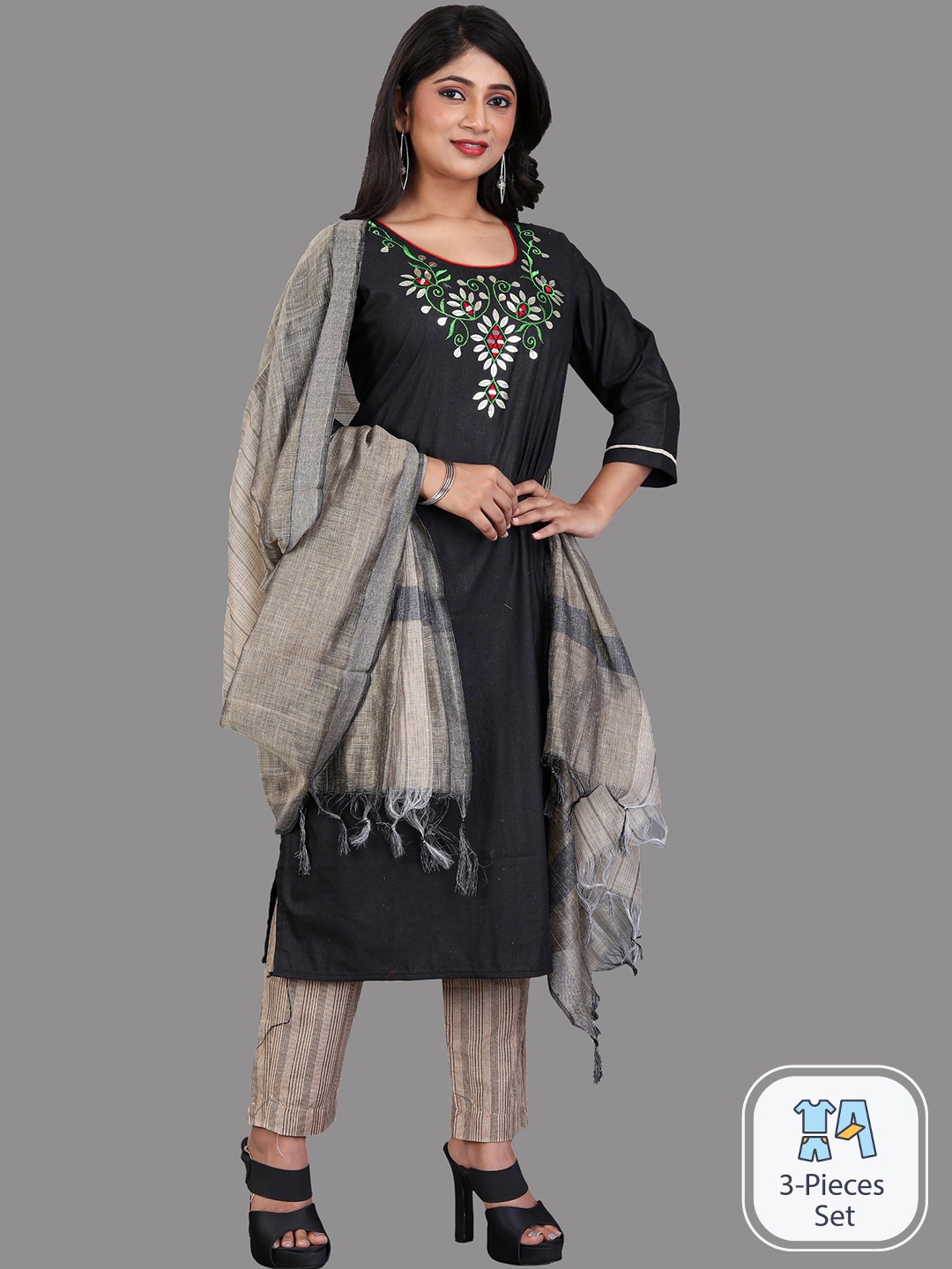 APNISHA Floral Embroidered Regular Thread Work Kurta With Trousers & With Dupatta, Black
APNISHA Floral Embroidered Regular Thread Work Kurta With Trousers & With Dupatta, Black