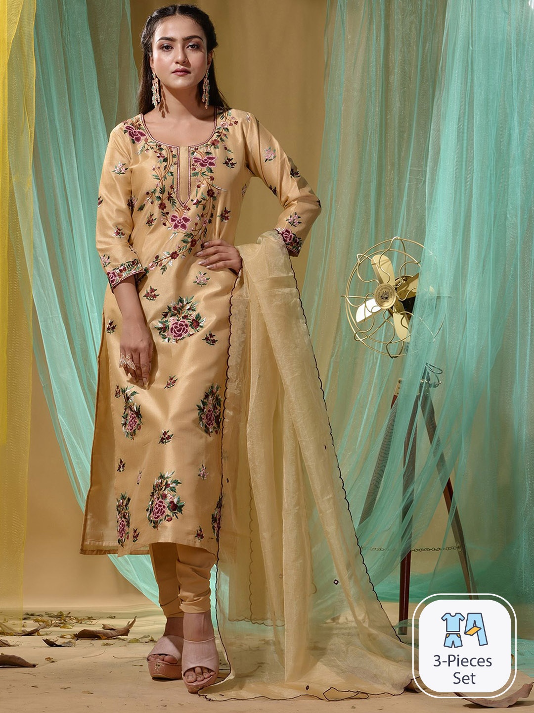 Disli Floral Embroidered Regular Thread Work Kurta With Trousers & With Dupatta, Beige
Disli Floral Embroidered Regular Thread Work Kurta With Trousers & With Dupatta, Beige