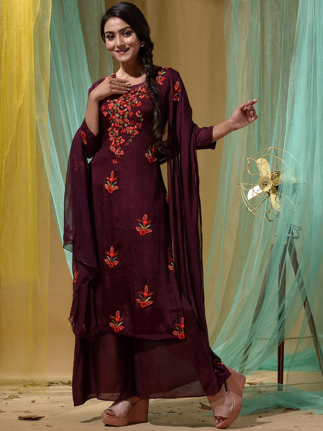 Disli Floral Embroidered Regular Thread Work Kurta With Palazzos & With Dupatta, Maroon
Disli Floral Embroidered Regular Thread Work Kurta With Palazzos & With Dupatta, Maroon