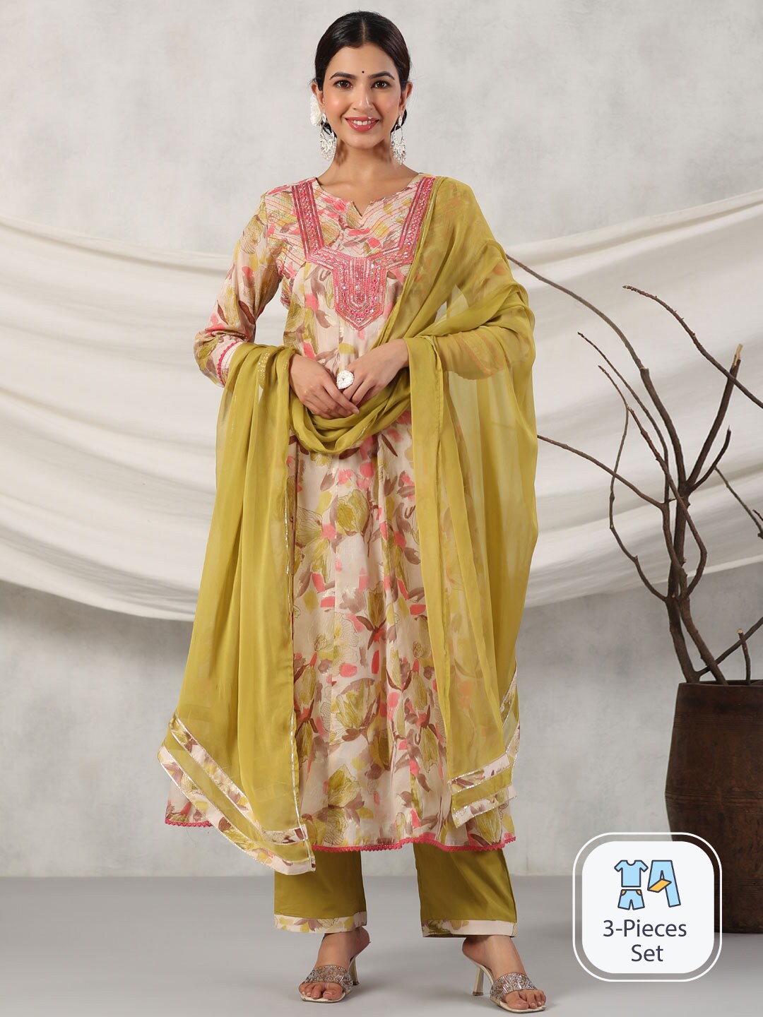 Readiprint Fashions Floral Printed Empire Pure Cotton Kurta With Palazzos & With Dupatta, Off white
Readiprint Fashions Floral Printed Empire Pure Cotton Kurta With Palazzos & With Dupatta, Off white
