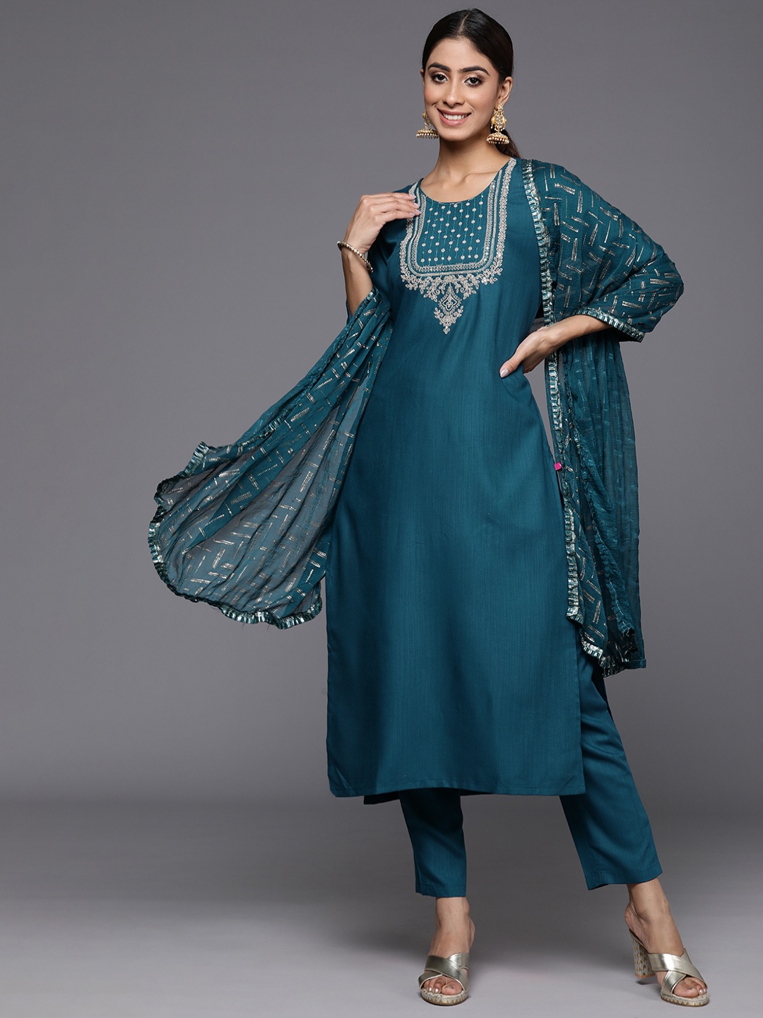 Varanga Ethnic Motifs Embroidered Regular Sequinned Kurta with Trousers & Dupatta, Blue
Varanga Ethnic Motifs Embroidered Regular Sequinned Kurta with Trousers & Dupatta, Blue
