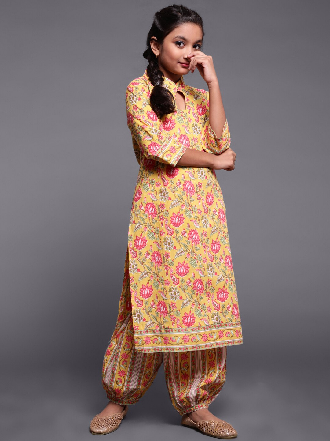 Aks Kids Girls Floral Printed Keyhole Neck Regular Pure Cotton Kurta With Salwar, Yellow
Aks Kids Girls Floral Printed Keyhole Neck Regular Pure Cotton Kurta With Salwar, Yellow
